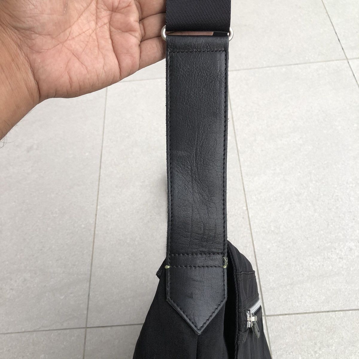 Paul Smith Authentic Paul Smith Genuine Leather Nylon Shoulder Bag Size ONE SIZE - 20 Thumbnail