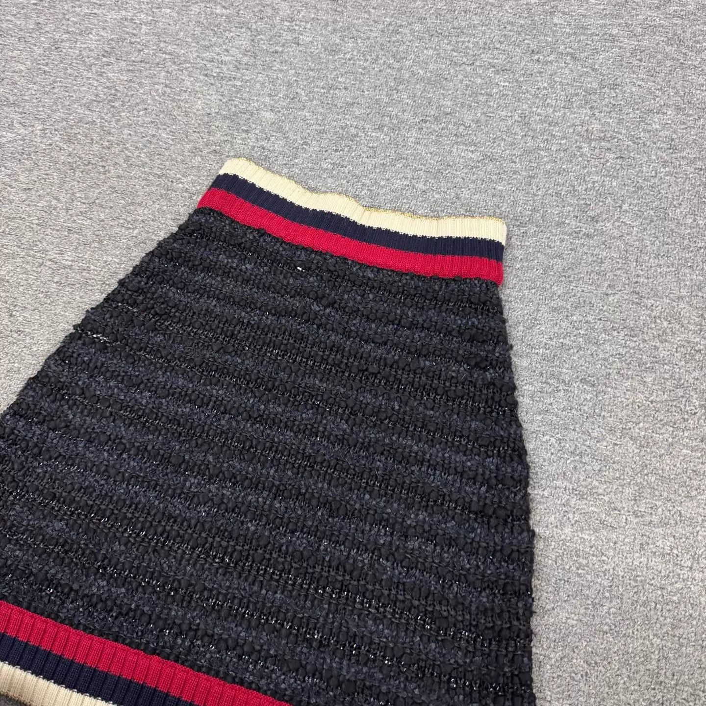 Gucci Gucci Navy Web A-line knit skirt XS Size 25" / US 0 / IT 36 - 3 Thumbnail