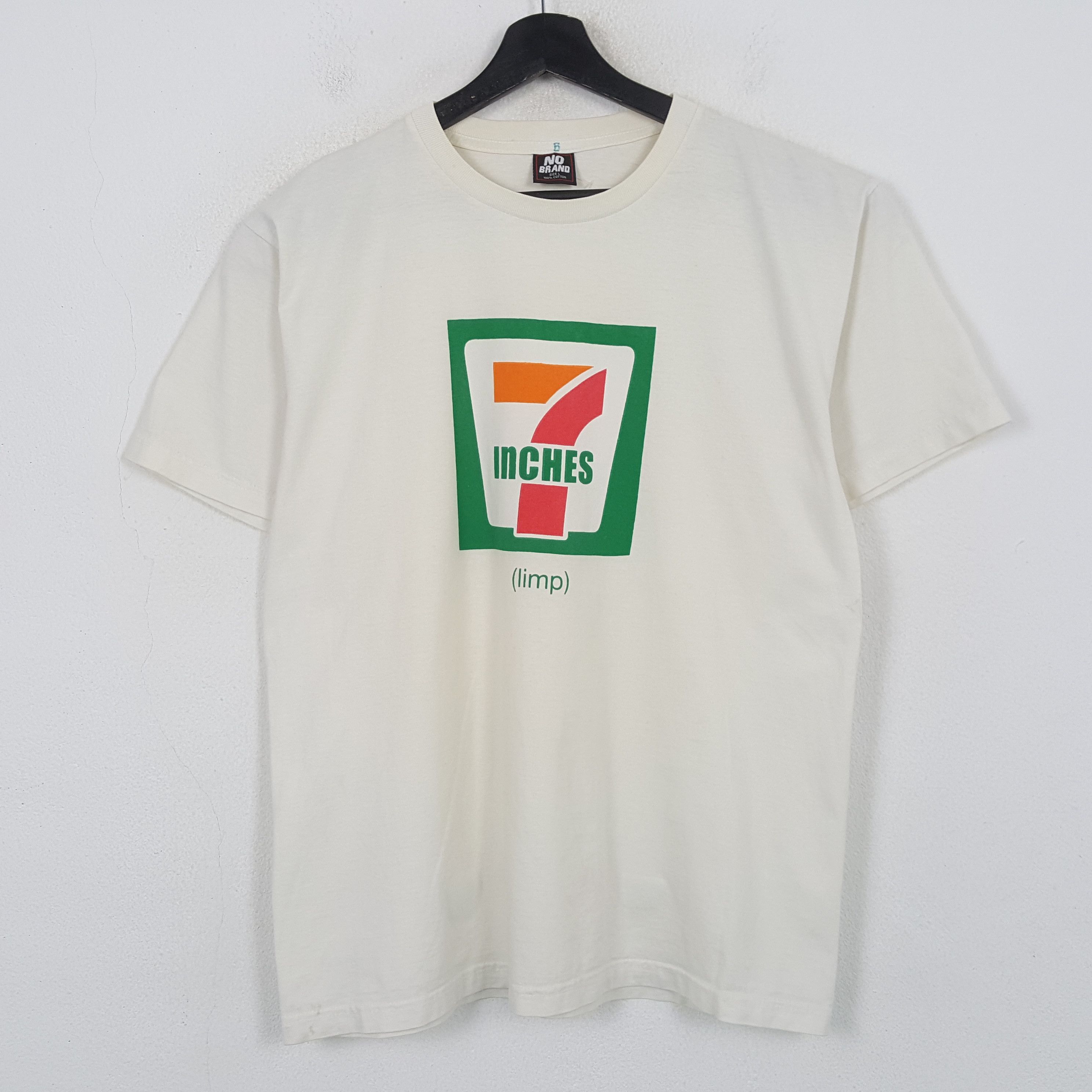 Vintage 7 Inches Parody 7 Eleven Style Tshirt C299N33 Size US M / EU 48-50 / 2 - 1 Thumbnail