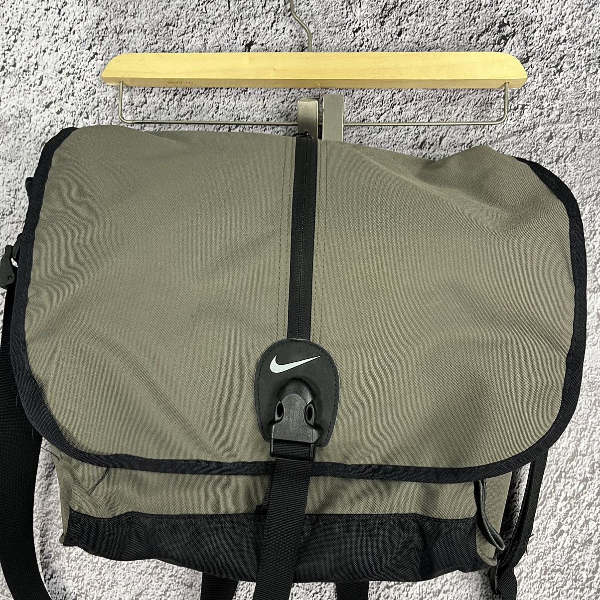 Nike × Vintage Nike Vintage 00’s Centre Swoosh Crossbody Messenger Bag Size ONE SIZE - 3 Thumbnail