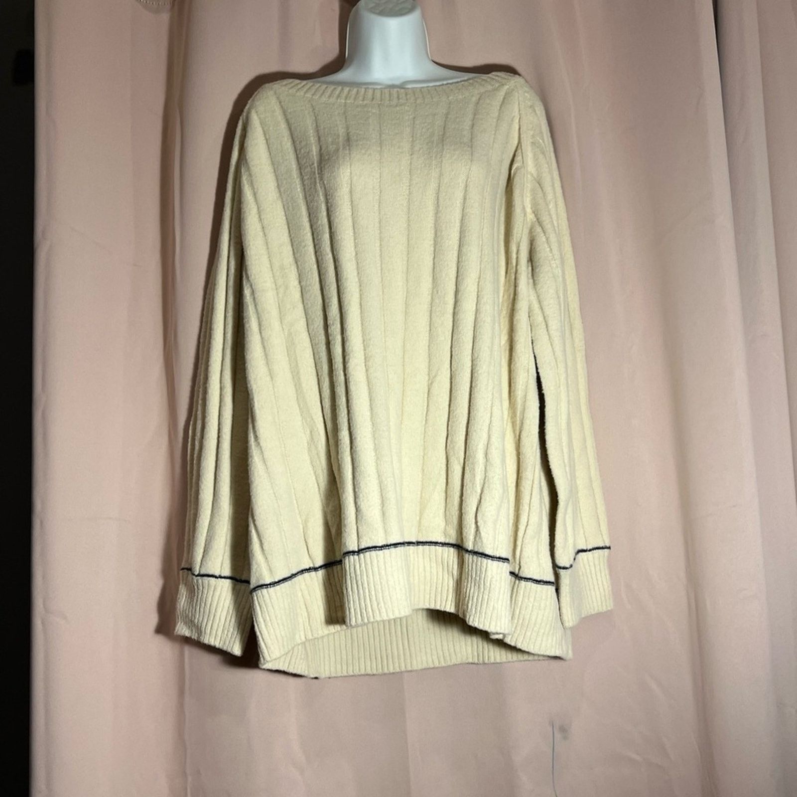 Gap Sweater Weather 4-Seater Bundle – Sizes L & XL Size L / US 10 / IT 46 - 9 Thumbnail