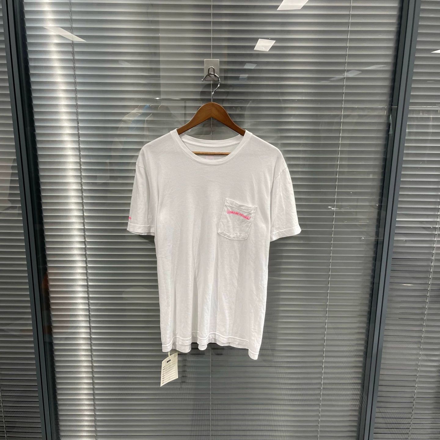 Chrome Hearts Chrome Hearts Pink Pocket Scroll Sanskrit Logo SS Tee L New Size US L / EU 52-54 / 3 - 1 Thumbnail
