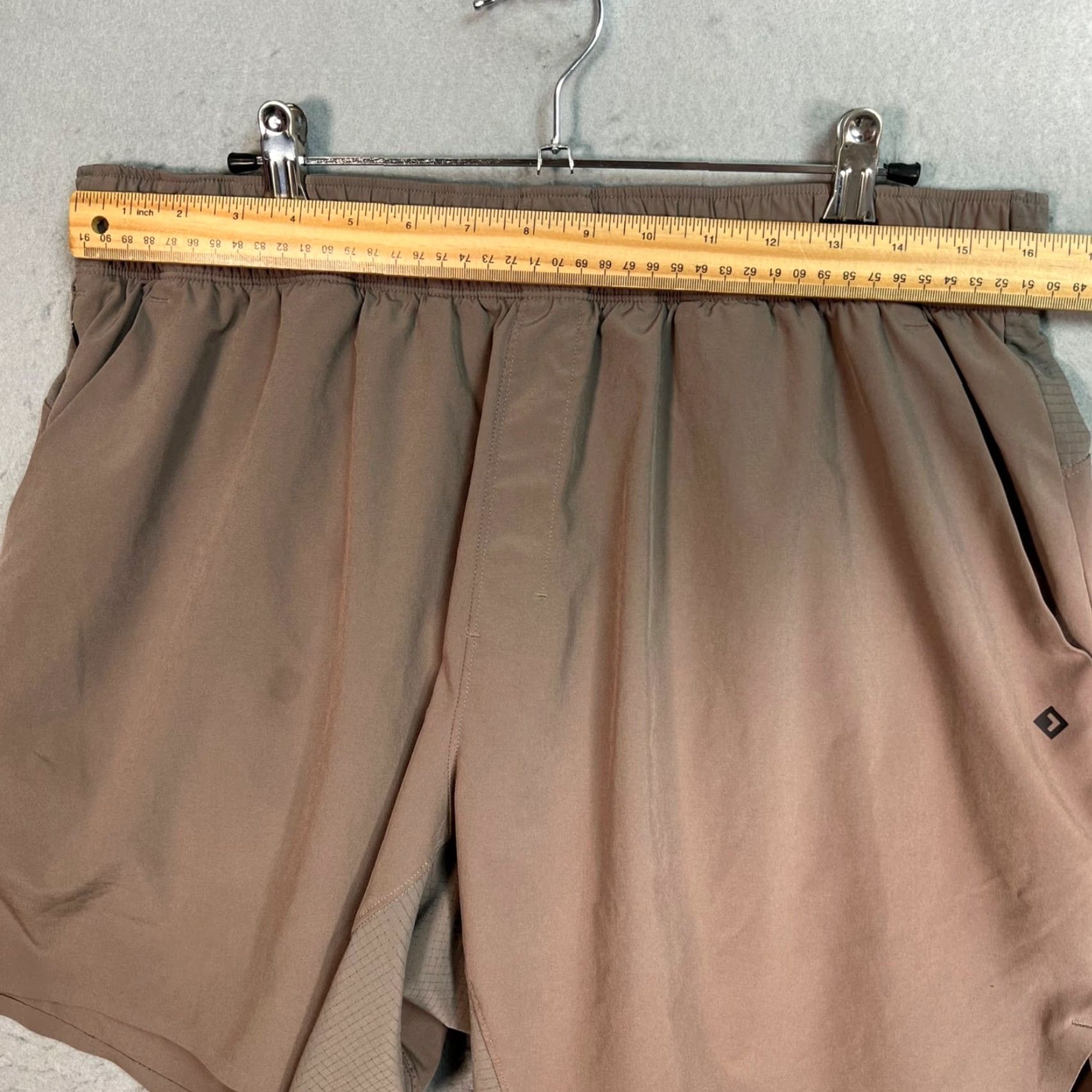 Abercrombie & Fitch Abercrombie & Fitch YPB MotionTEK Training Shorts Womens XL Brown Athletic Shorts Size 40" / US 18 - 6 Thumbnail