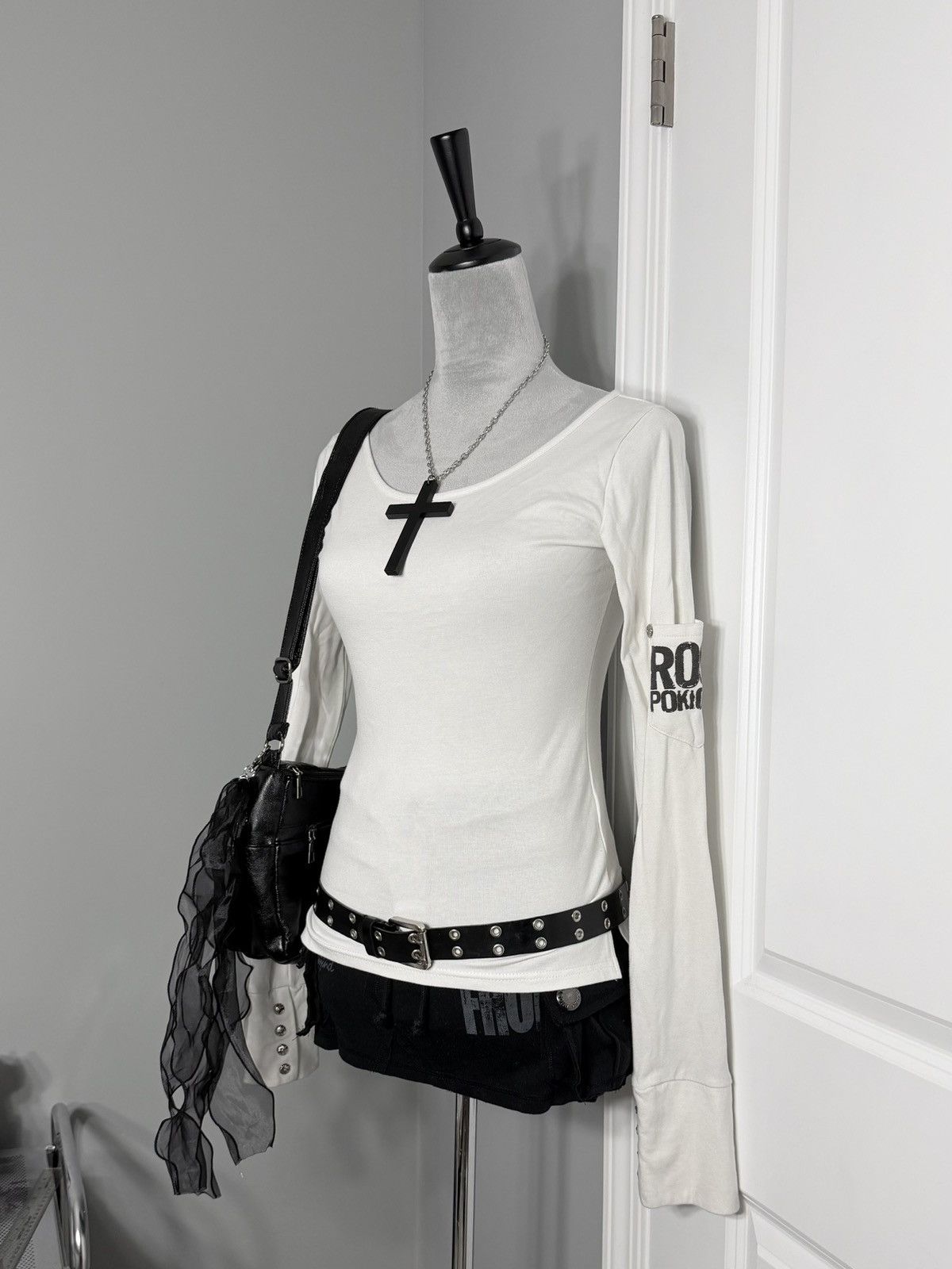 Other Graphic White Long Sleeve Tee w/ Pocket + Cross Button Cuffs Size M / US 6-8 / IT 42-44 - 9 Thumbnail
