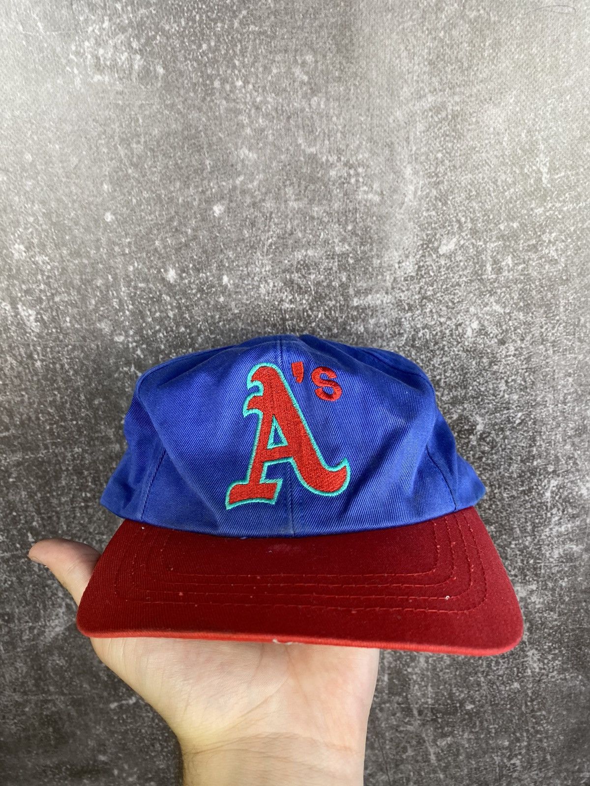 MLB VINTAGE Atlanta Braves Hat Cap Blue Red Baseball Men 90s Size ONE SIZE - 1 Thumbnail