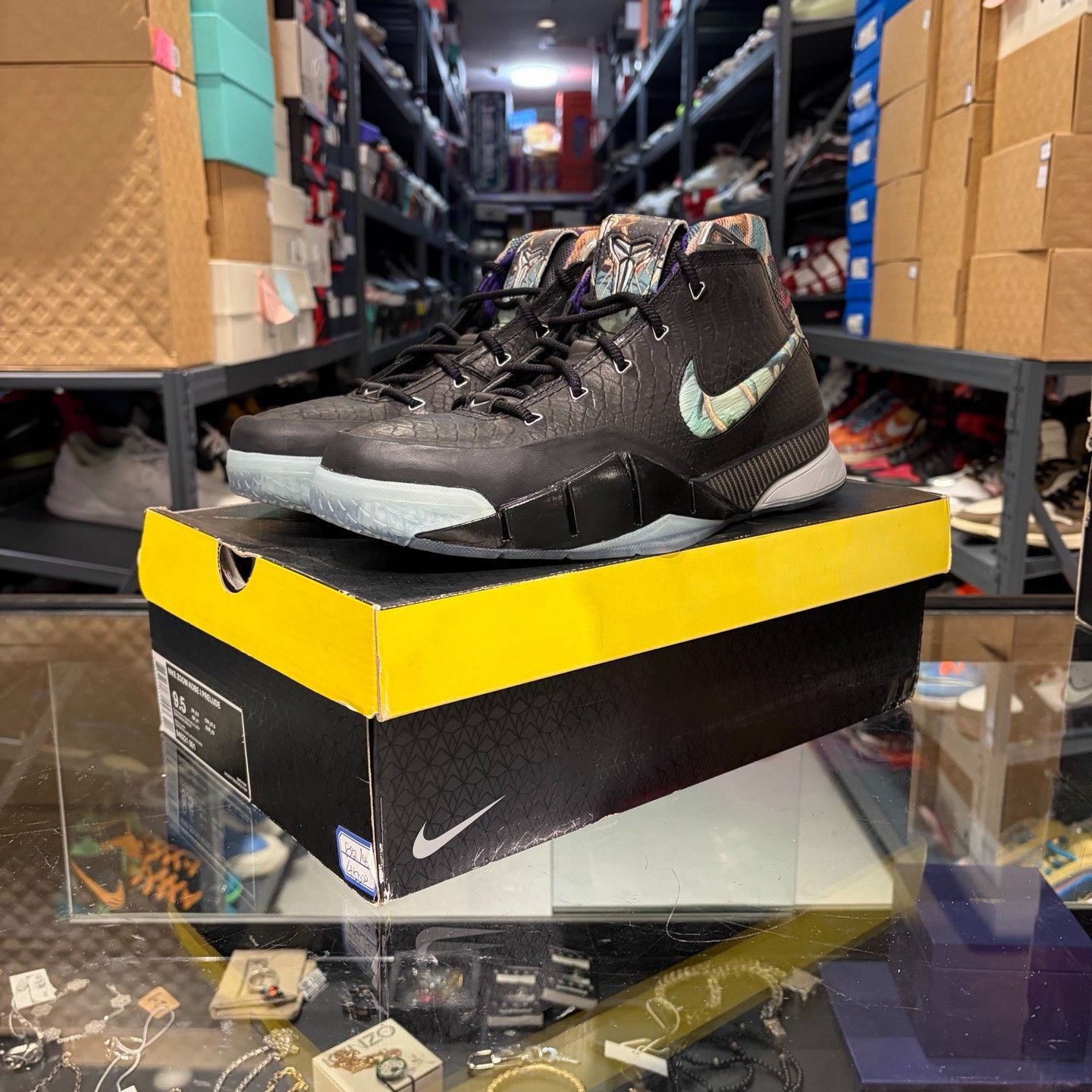 Nike Nike Black Lowtop Sneakers 10 Men Size US 10 / EU 43 - 1 Thumbnail