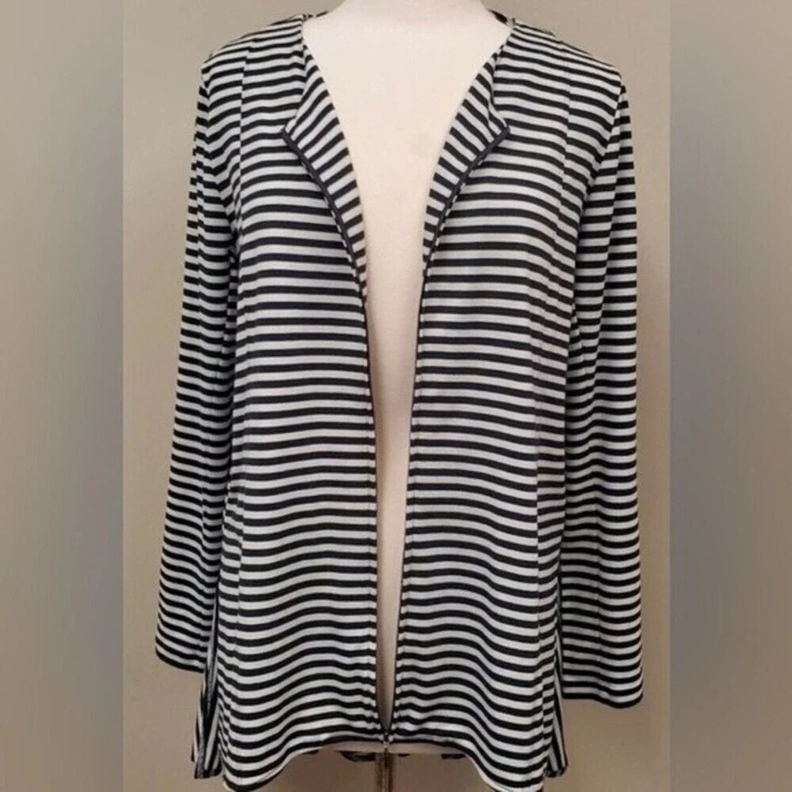Soft Surroundings Soft Surroundings Calista jacket with a back ruffle, size Lg Size L / US 10 / IT 46 - 2 Thumbnail