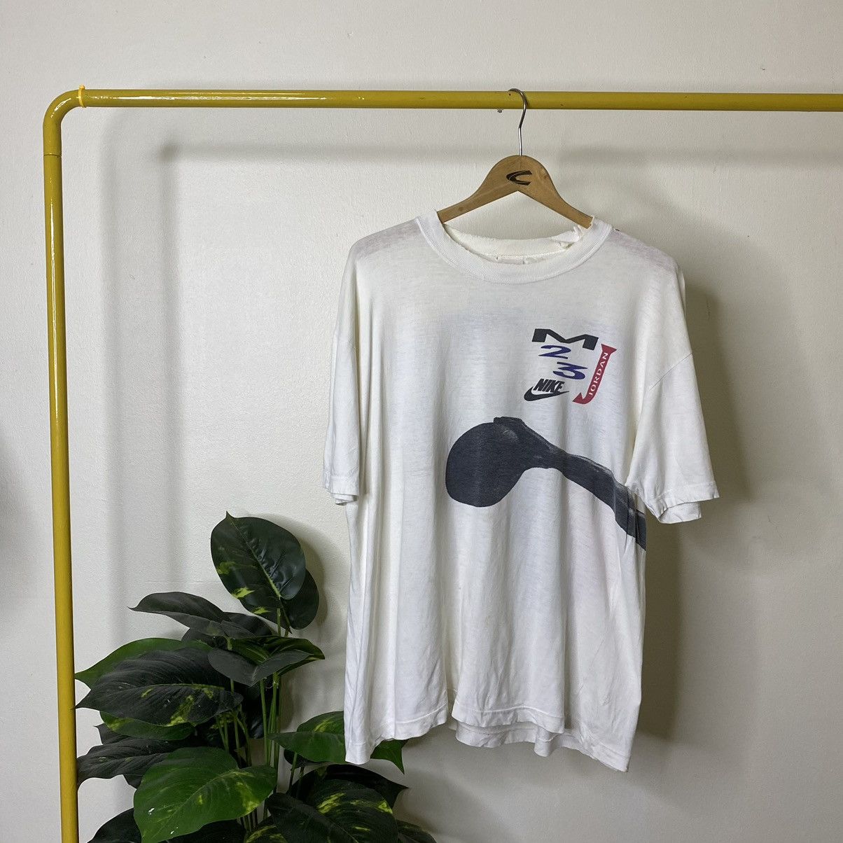 Jordan Brand × Nike × Vintage Vintage 1990s Nike Michael Jordan Distressed Tee Size US L / EU 52-54 / 3 - 7 Thumbnail