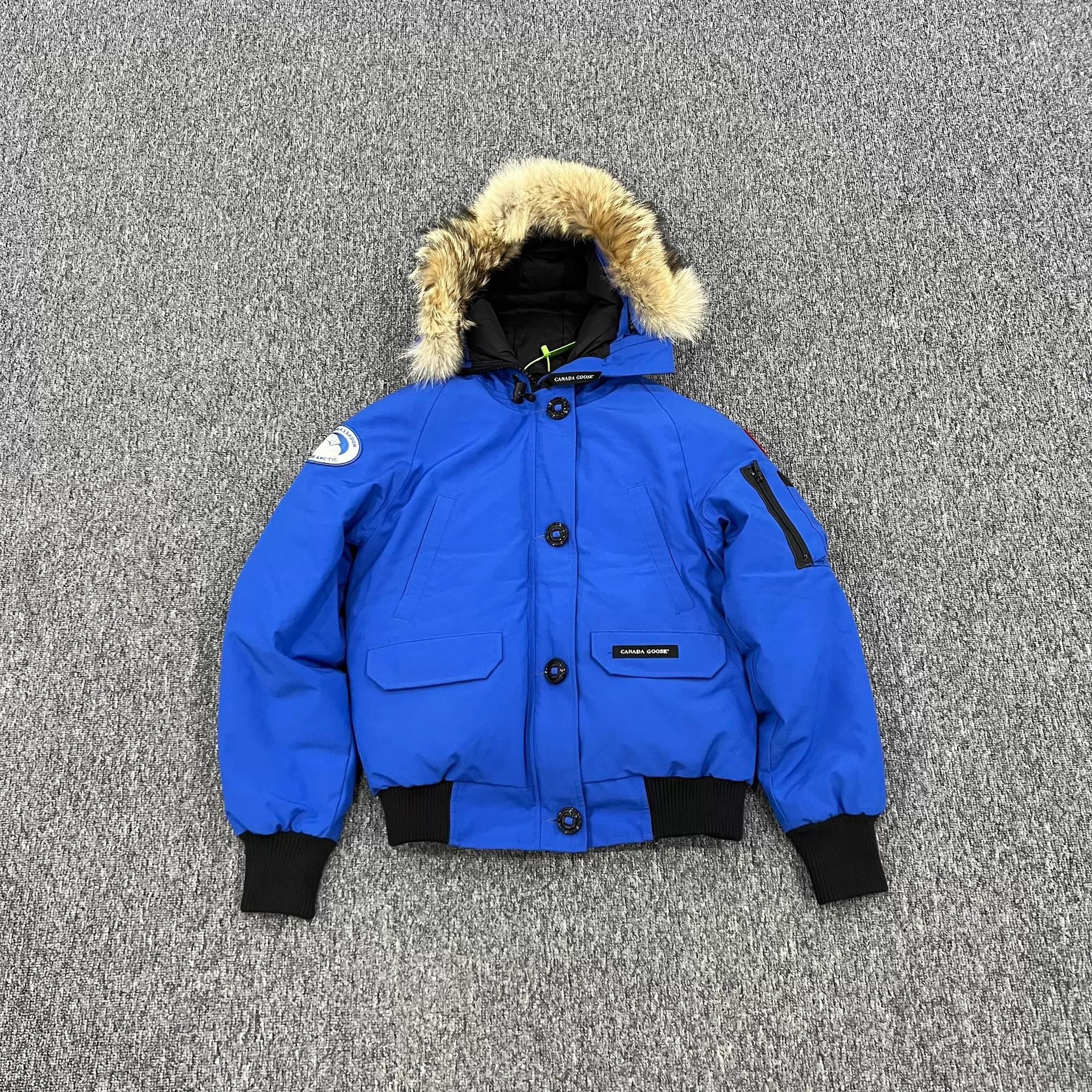 Canada Goose Canada Goose Charity Edition Pilot Down Jacket M 99% New Size US M / EU 48-50 / 2 - 1 Thumbnail