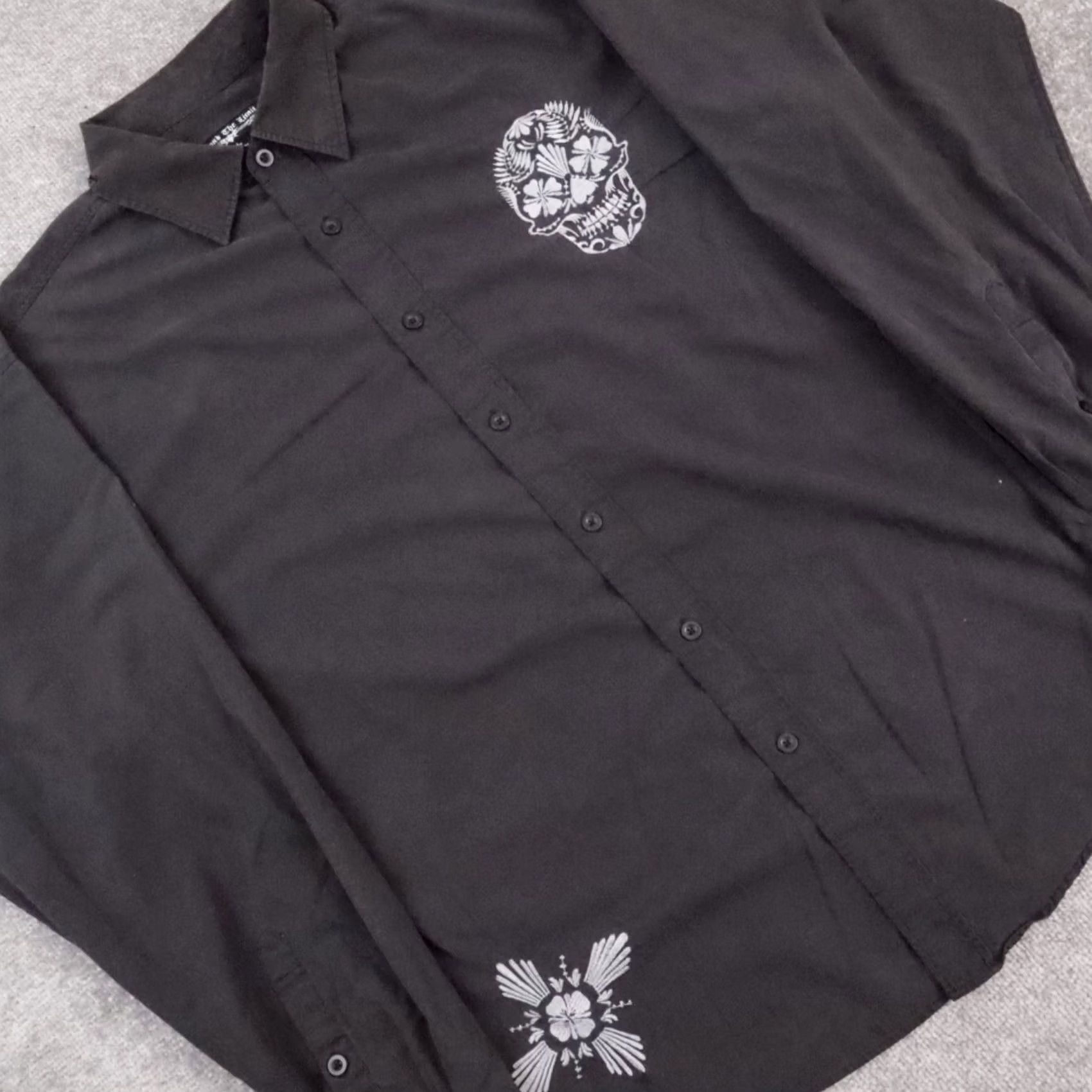Vintage VINTAGE Beyond the Limit Skull Black Long Sleeve Collared Button Shirt XL Mens Size US XL / EU 56 / 4 - 7 Thumbnail