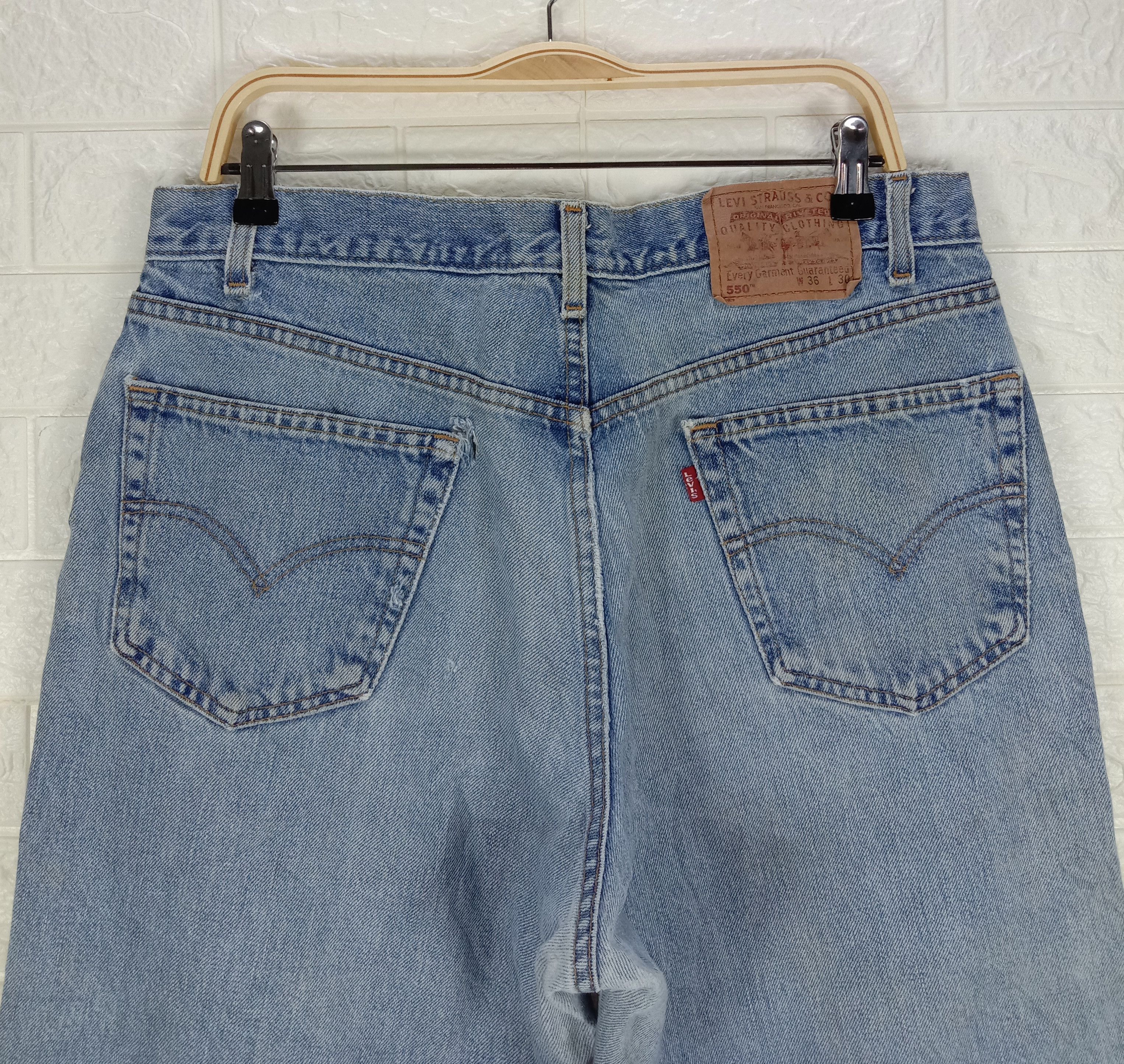 Levi's Vintage Levi's 550 Jeans Faded Blue Relaxed Fit Denim Size US 35 - 6 Thumbnail