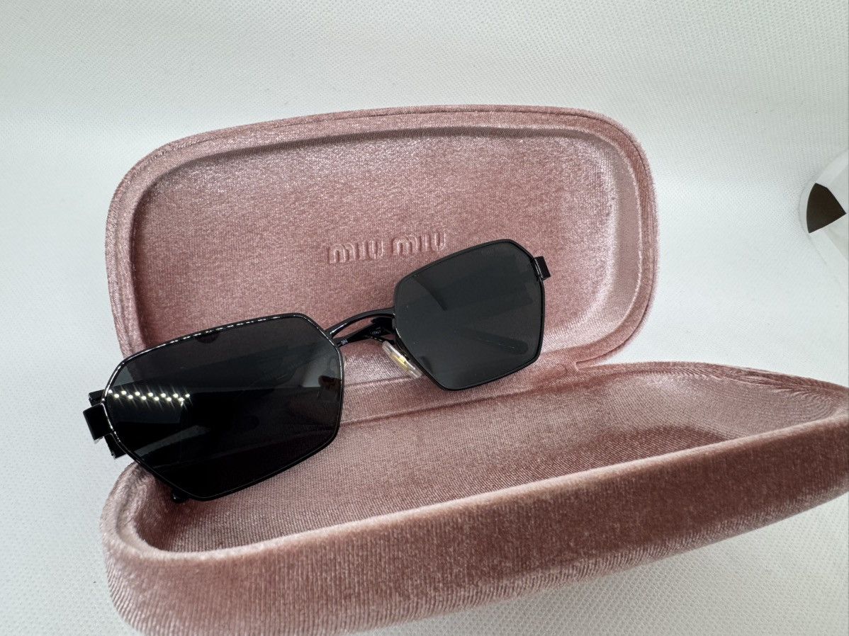 Miu Miu NEW Miu Miu sunglasses MIU MIU 53WS 1AB5S0 DARK GREY Size ONE SIZE - 8 Thumbnail