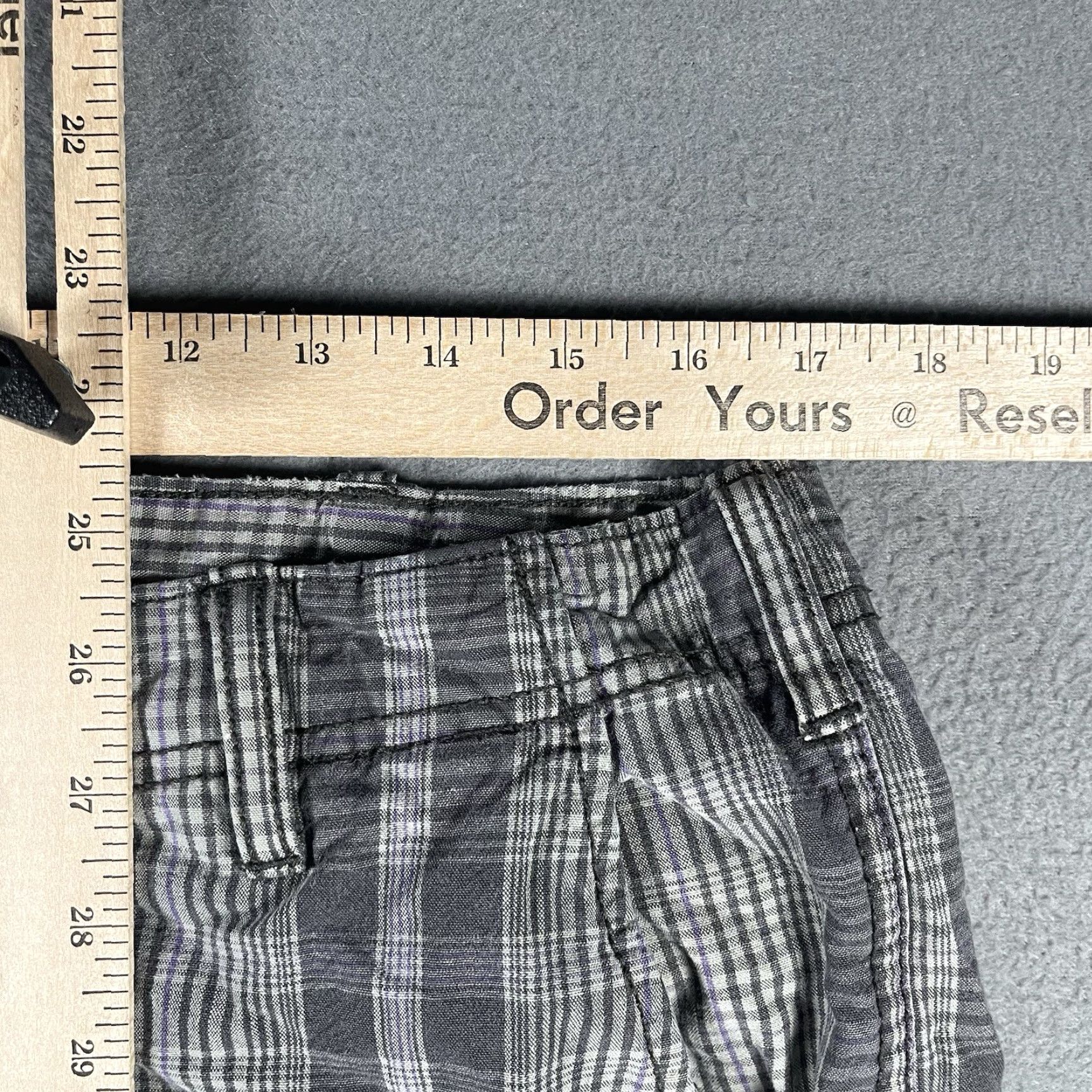 Levi's VINTAGE Levi's Cargo Shorts Mens 36 Gray Plaid White Tab Cargo Pocket 90s Grunge Baggy Skater Casual Size US 36 / EU 52 - 7 Thumbnail