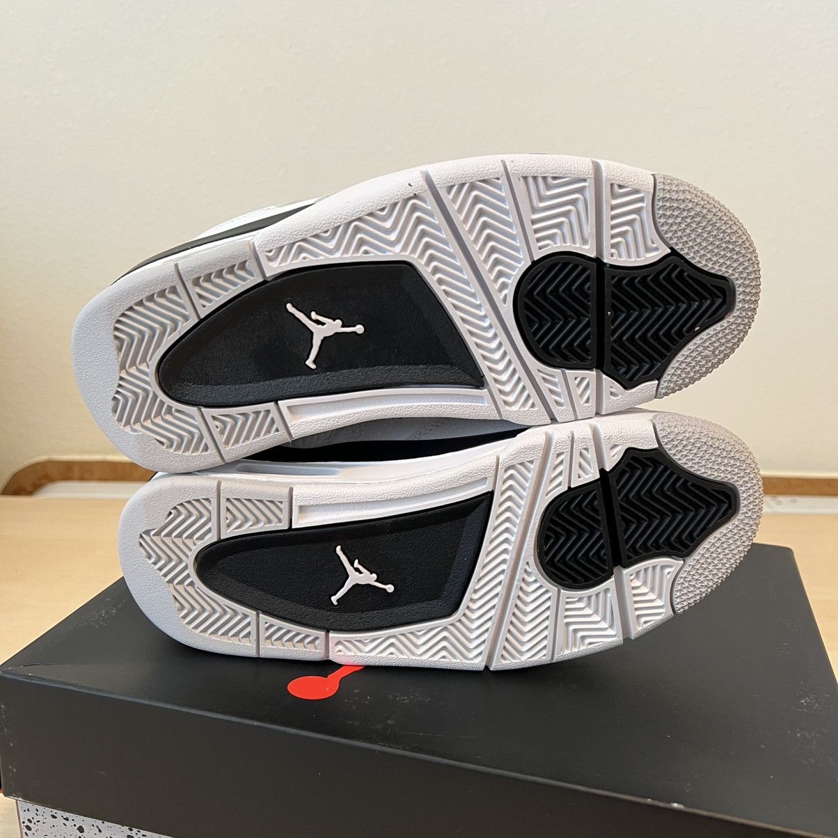 Jordan Brand Jordan 4 Retro Military Black (GS) 3.5Y Size US 5 / EU 37 - 6 Thumbnail