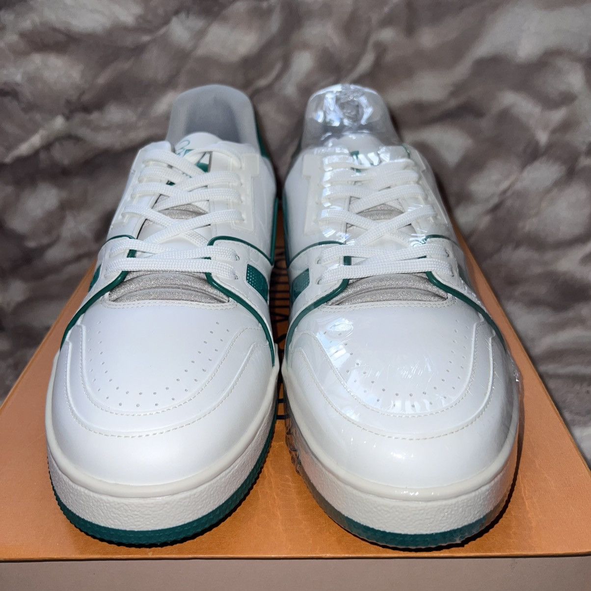 Louis Vuitton × Virgil Abloh Louis Vuitton LV Trainer Sneaker low white green Size US 7.5 / EU 40-41 - 2 Thumbnail
