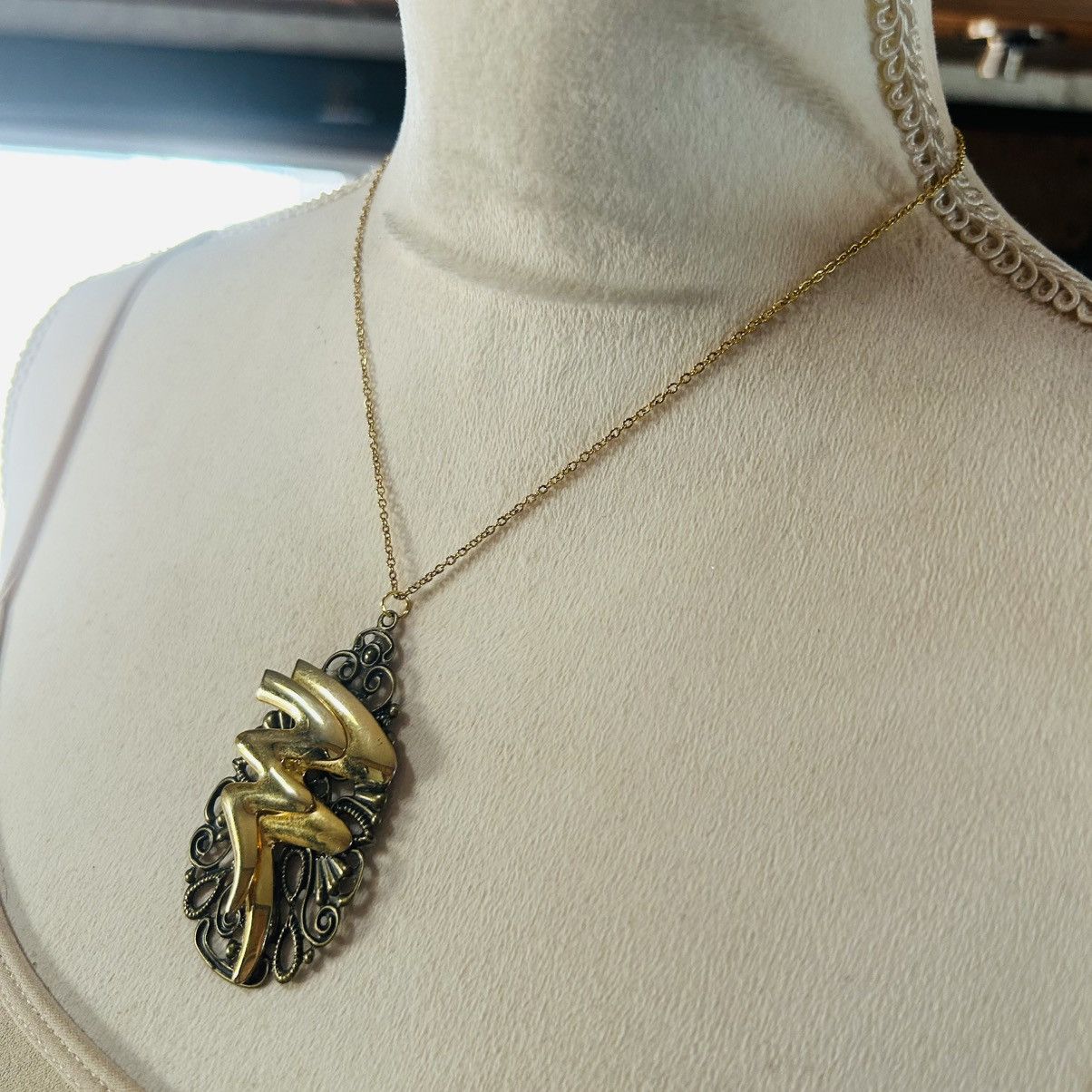 Handmade Handcrafted 80s gold squiggle brass filigree base necklace Size ONE SIZE - 3 Thumbnail