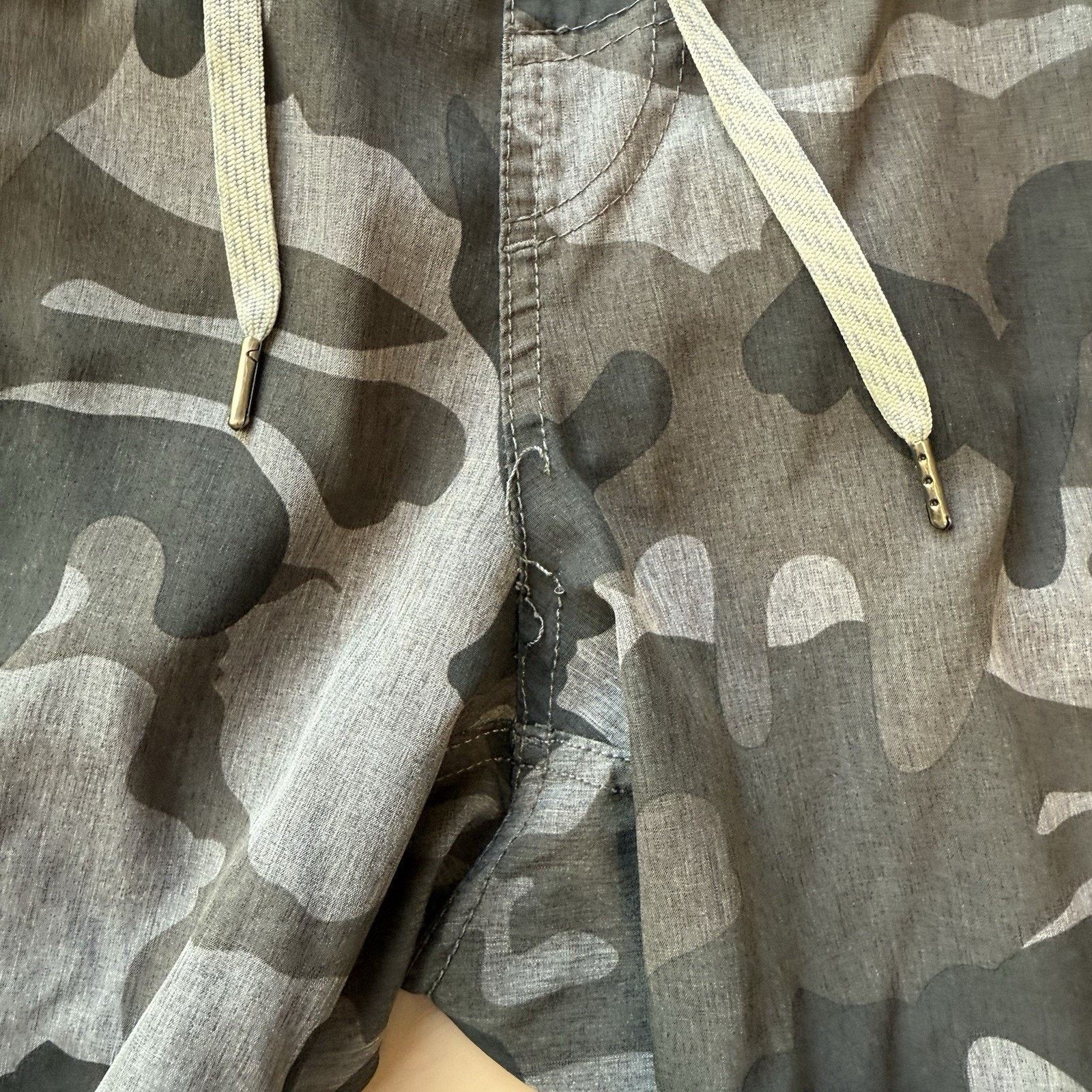 Vuori Vuori Banks Shorts Large Black Camo Lightweight Workout Size US 32 / EU 48 - 4 Thumbnail