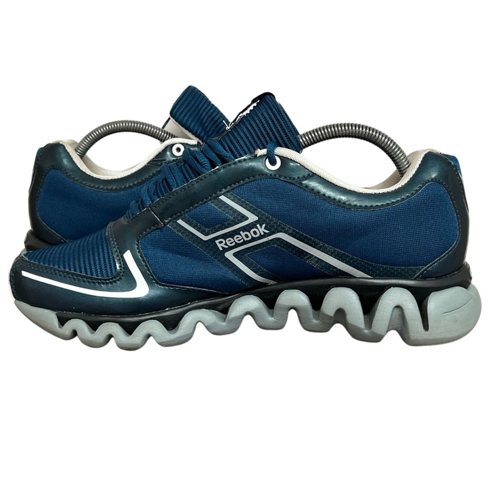 Reebok 2012-13 Reebok Vancouver Canucks NHL Zig Zag Dynamic Shoes Size US 8 / EU 41 - 5 Thumbnail