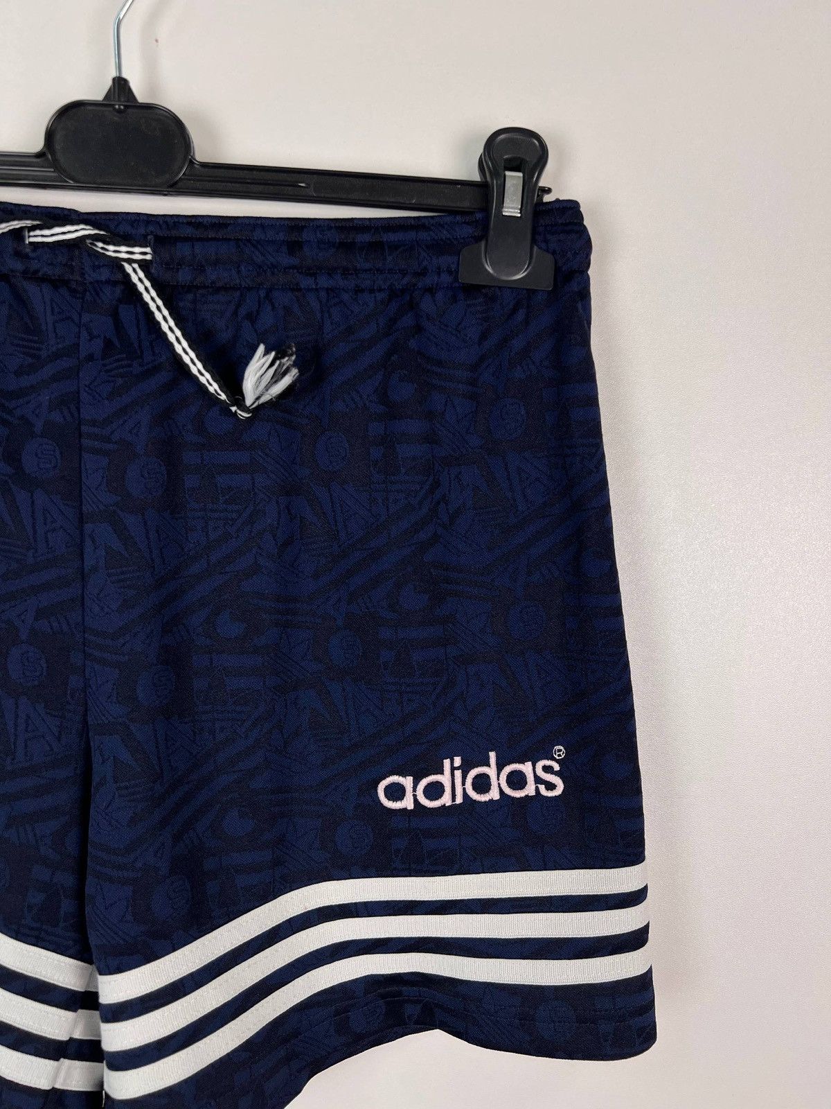 Adidas Adidas 90s vintage short size S 30 Size US 30 / EU 46 - 6 Thumbnail