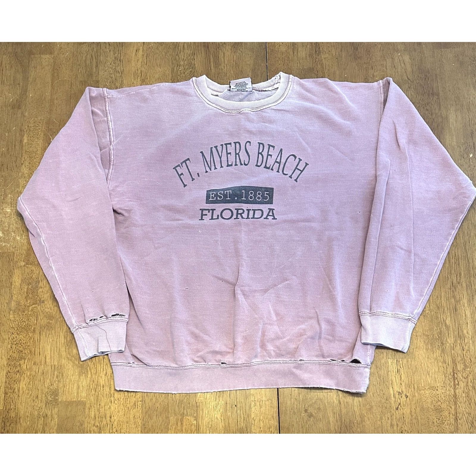 Vintage VINTAGE Fort Myers Beach Florida Distressed Crewneck Sweatshirt L Red Beach Embroidered Pullover Unisex Adults Mens Womens Size US L / EU 52-54 / 3 - 2 Thumbnail