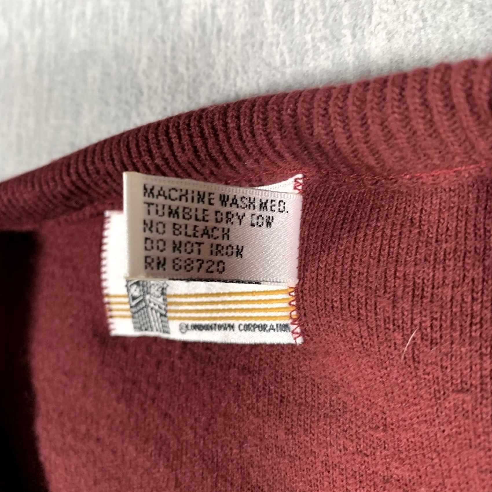 London Fog VINTAGE London Fog Sweater Mens Large Burgundy V-Neck Acrylic Made USA 80s Size US L / EU 52-54 / 3 - 6 Thumbnail