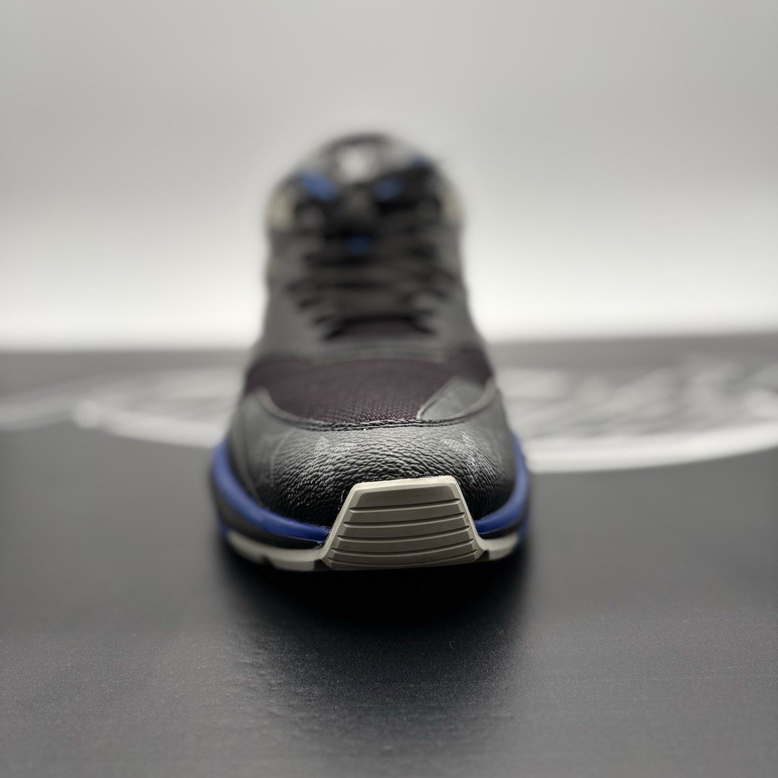 Louis Vuitton (10-10.5) Louis Vuitton Trail ' Monogram Blue '| SUPER CLEAN Size US 10 / EU 43 - 6 Thumbnail