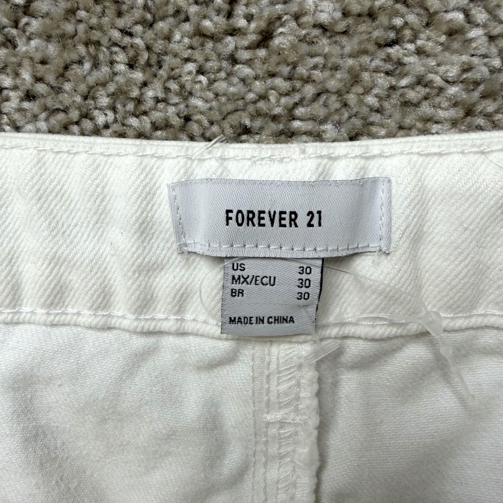 Forever 21 Forever 21 Shorts Womens 30W White Denim Cutoff Distressed Concert Raw Hem Shirt? Size 30" / US 8 / IT 44 - 4 Thumbnail