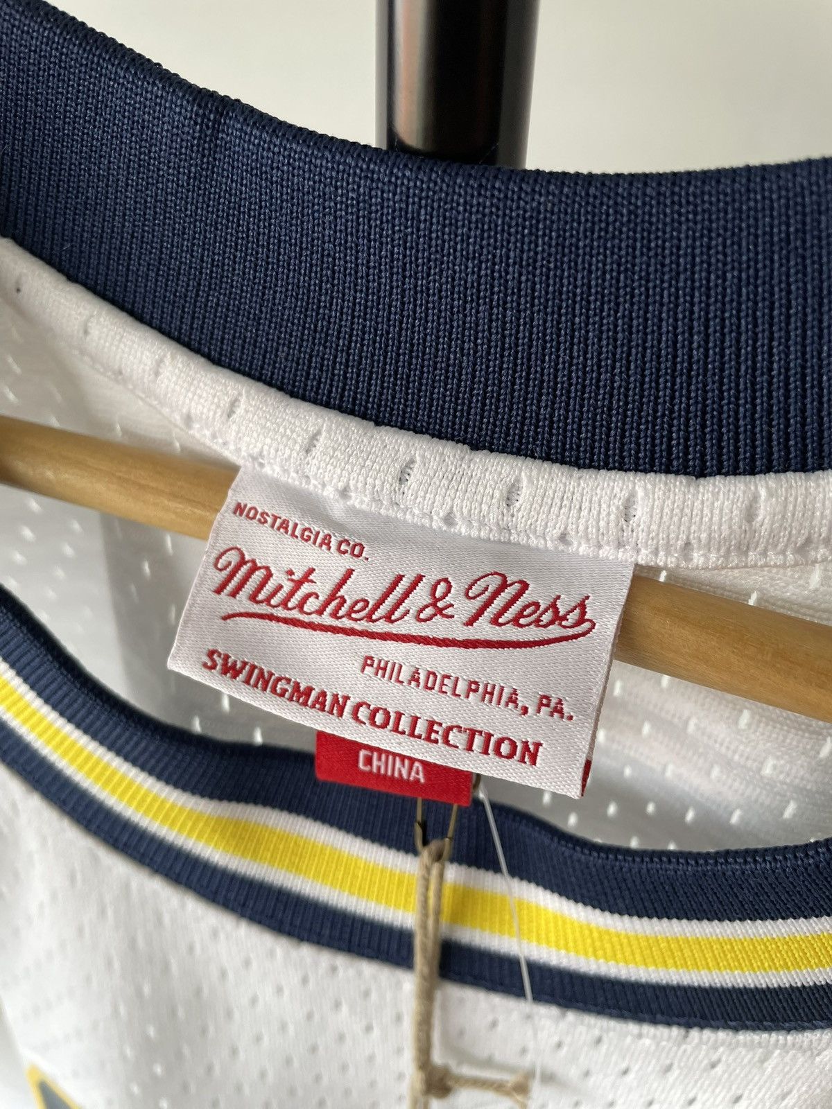 Mitchell & Ness Mitchell & Ness Michigan Chris Webber Jersey Size US L / EU 52-54 / 3 - 3 Thumbnail