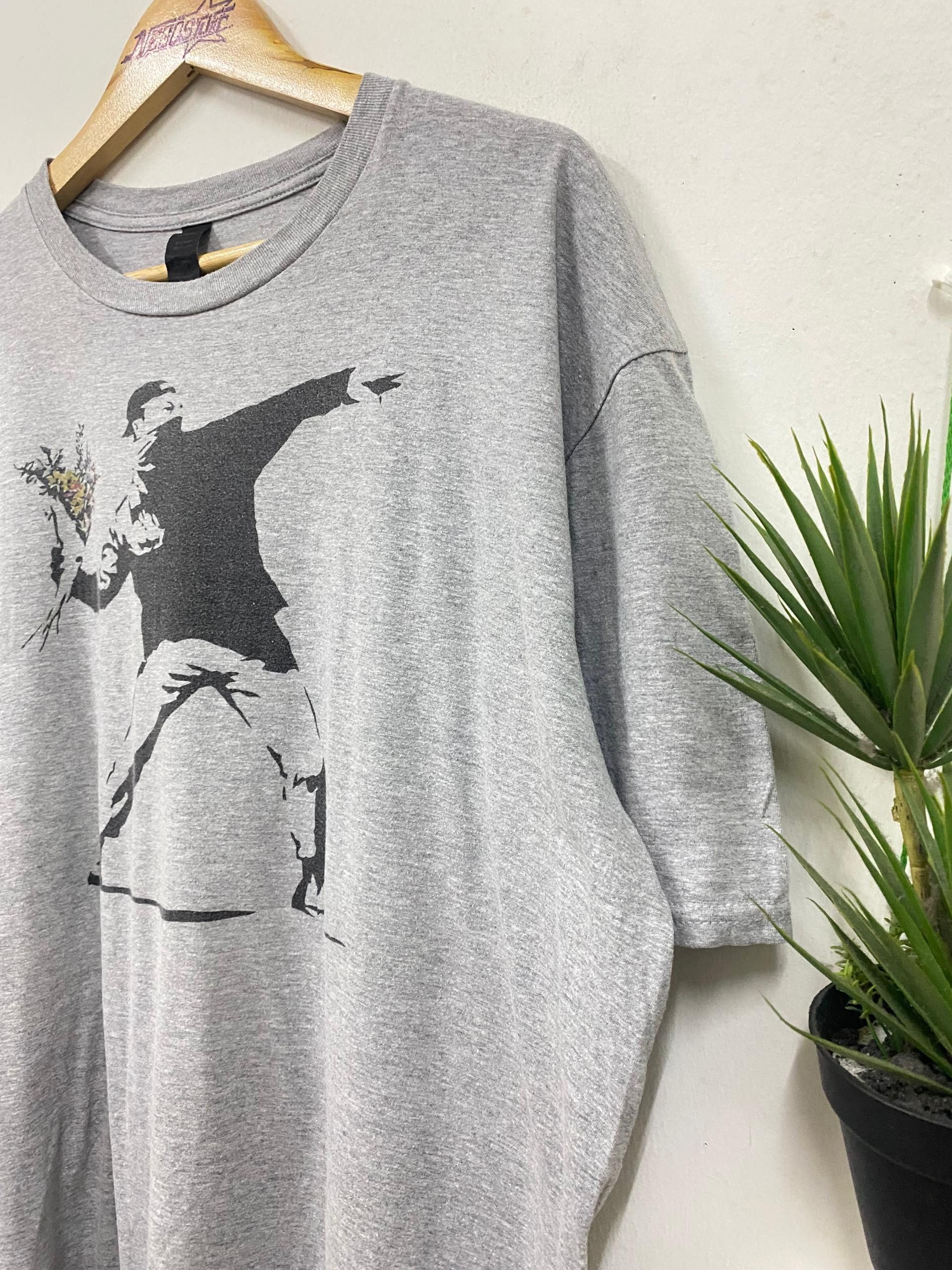 Vintage Vintage Y2K art BANKSY promo t shirt Size US XL / EU 56 / 4 - 4 Thumbnail