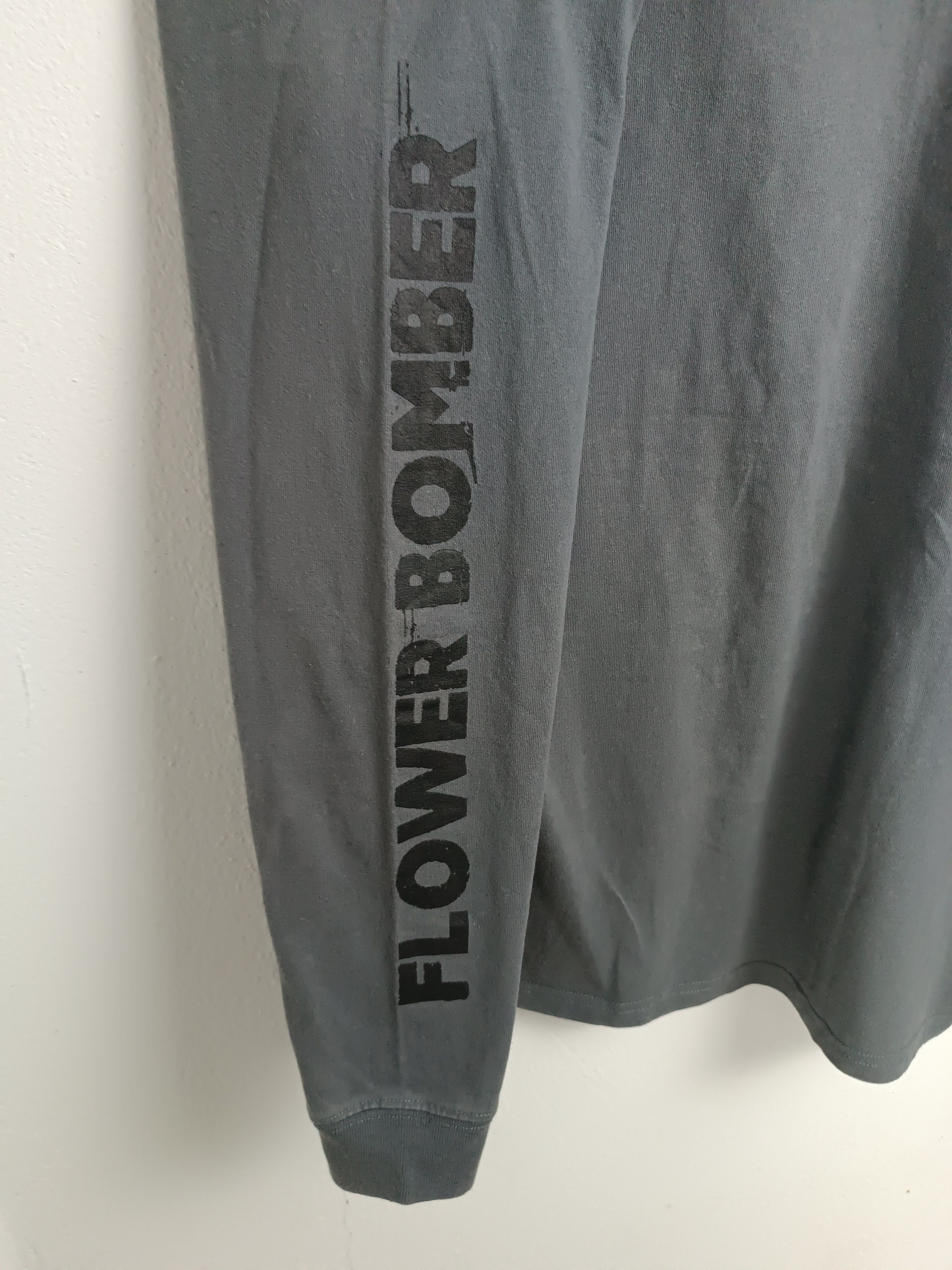 Other VINTAGE BANKSY FLOWER THROWER BRANDALISED VERY RARE TEE Size US L / EU 52-54 / 3 - 15 Thumbnail