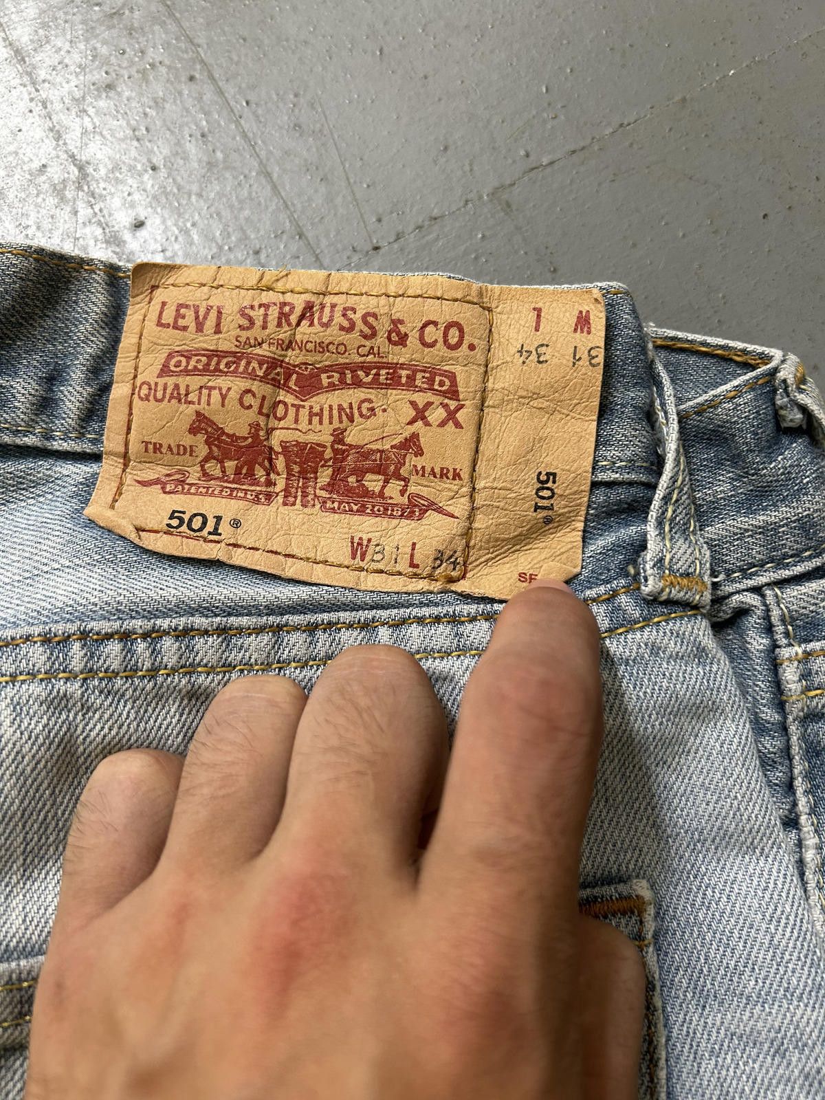 Levi's Levi's 501 Original Fit Jeans - Vintage Light Wash Size US 31 - 5 Thumbnail