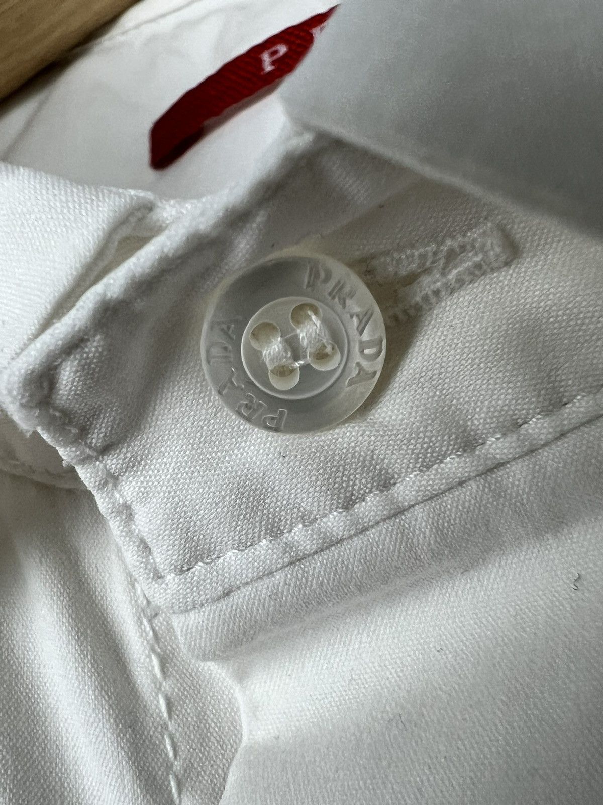 Designer × Prada White Classic Prada Button Up Shirt with back logo Size US M / EU 48-50 / 2 - 5 Thumbnail