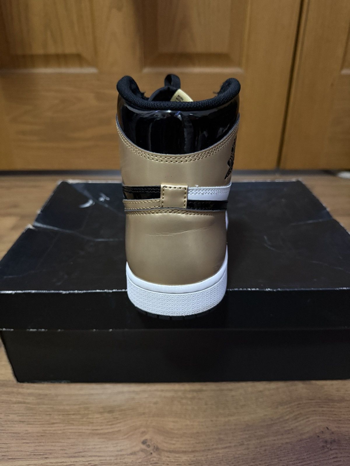Jordan Brand Air Jordan 1 “Gold toe” Size Size 9.5M Size US 9.5 / EU 42-43 - 9 Thumbnail