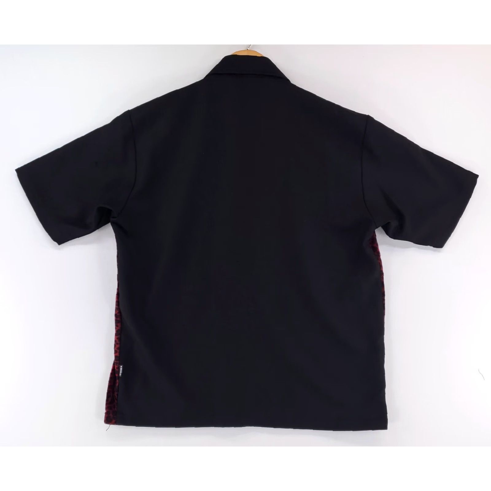 Velour VTG Serious LA Button Up Shirt Velour Cheetah Print Red Black Mens XL Short Sleeve Button Up Shirt Mens XL Black Cheetah 80s Size US XL / EU 56 / 4 - 7 Thumbnail