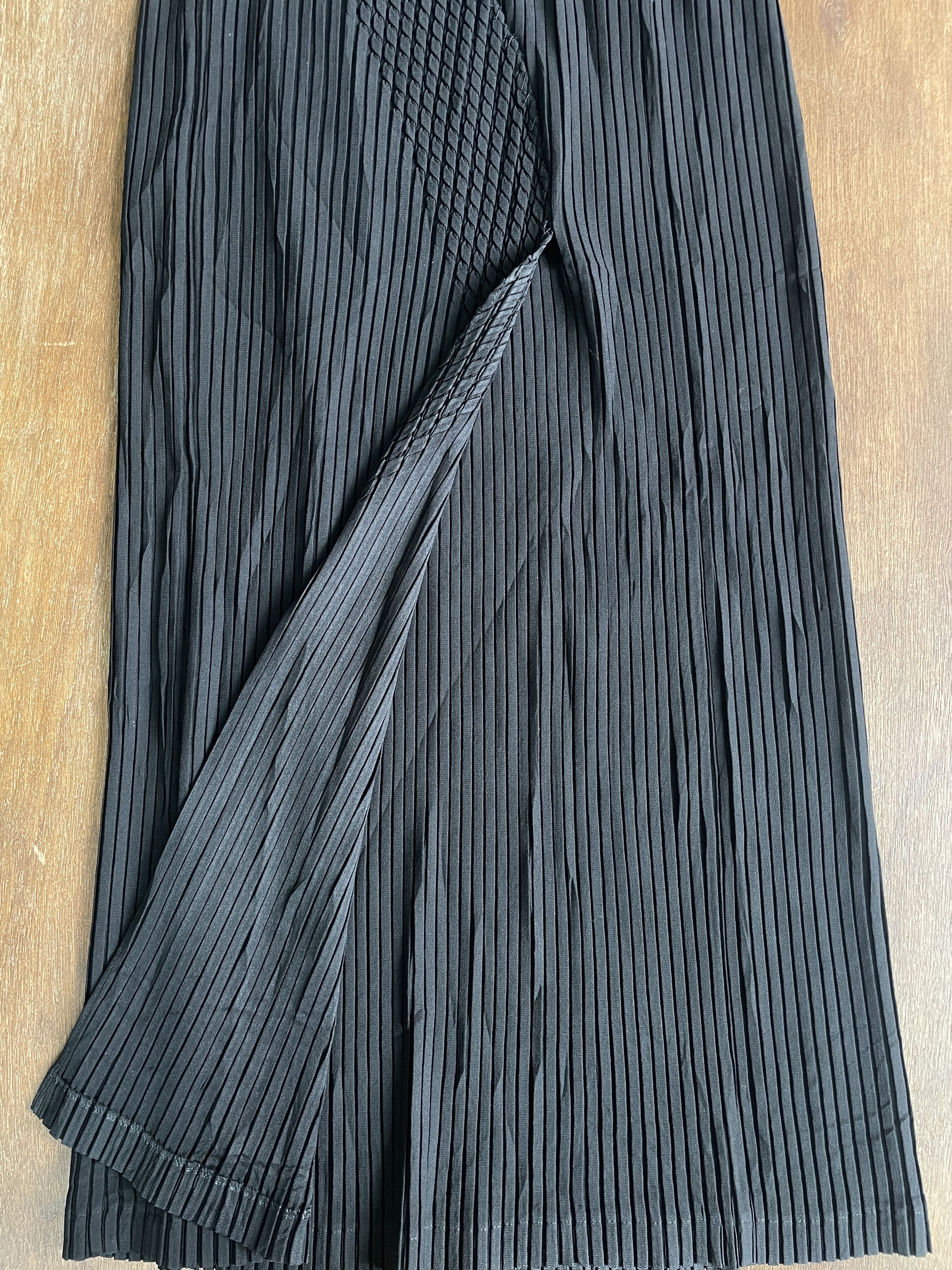 Issey Miyake ISSEY MIYAKE ÉTÉ Black Pleats Please Midi Skirt Size 29" - 7 Thumbnail