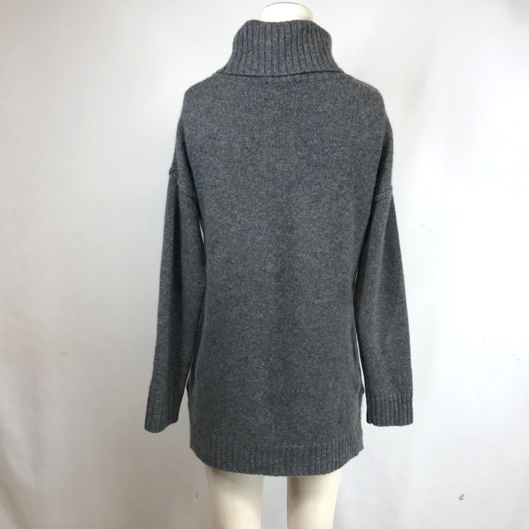 Saks Fifth Avenue Saks Fifth Avenue Gray 100% Cashmere Turtleneck Sweater XS Relaxed Fit Ribbed Womens Pullover Knit, Side Slits, Dry Clean Only Size XS / US 0-2 / IT 36-38 - 5 Thumbnail
