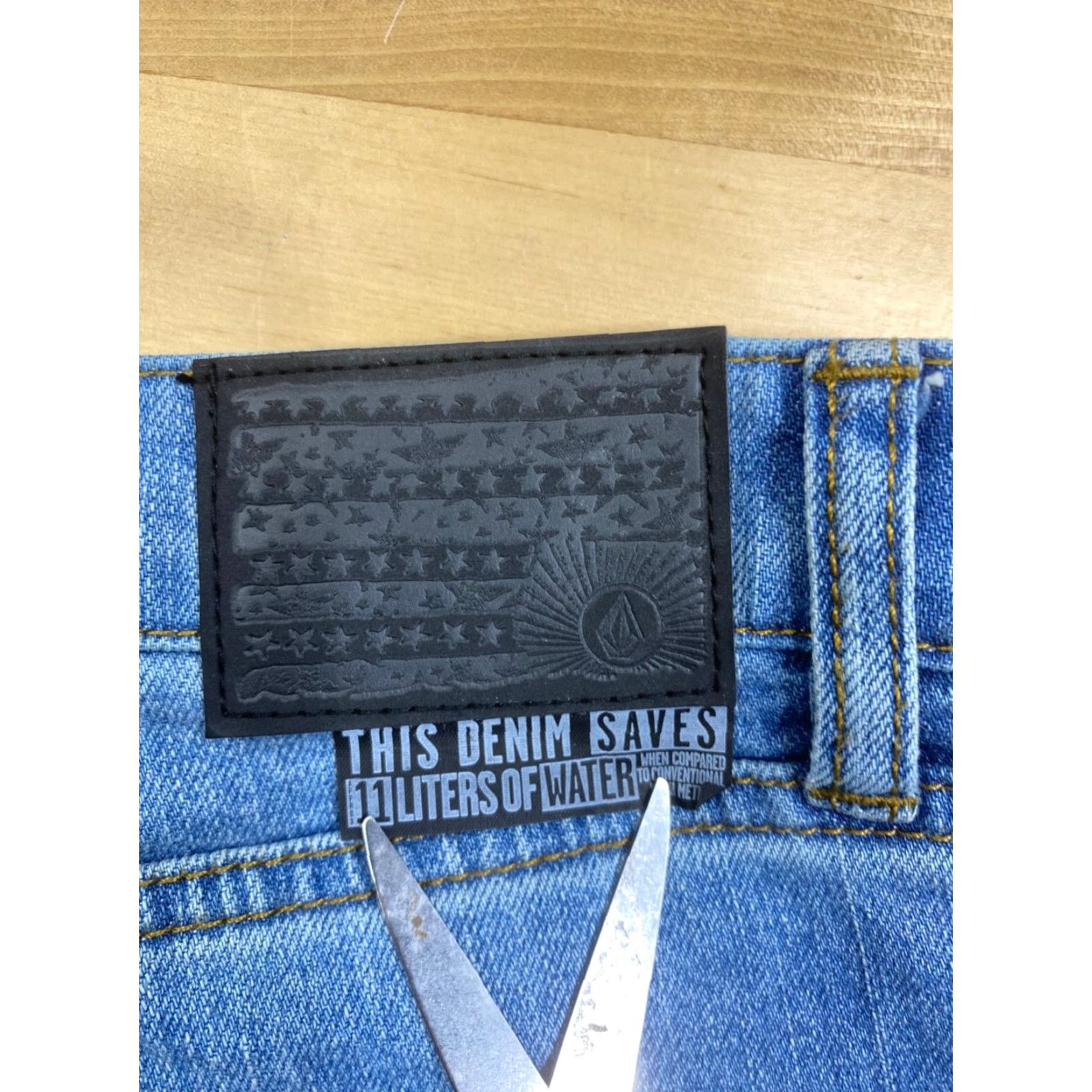 Volcom VINTAGE Volcom Jeans Mens Medium Washed Solver Style Modern Straight Cotton 30x27 Blue Denim 7060 Mens Jeans Straight Size US 30 / EU 46 - 6 Thumbnail