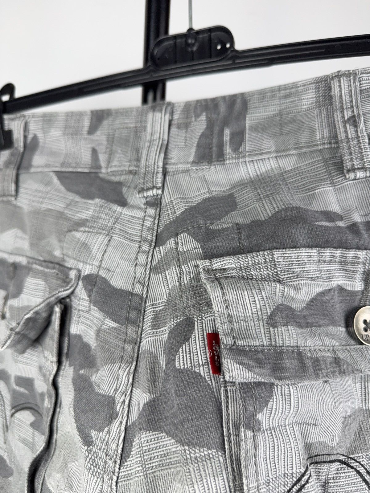 Levi's Retro 00s Levi’s Cargo Shorts Millitary Camo Plaid Utility Size US 34 / EU 50 - 9 Thumbnail