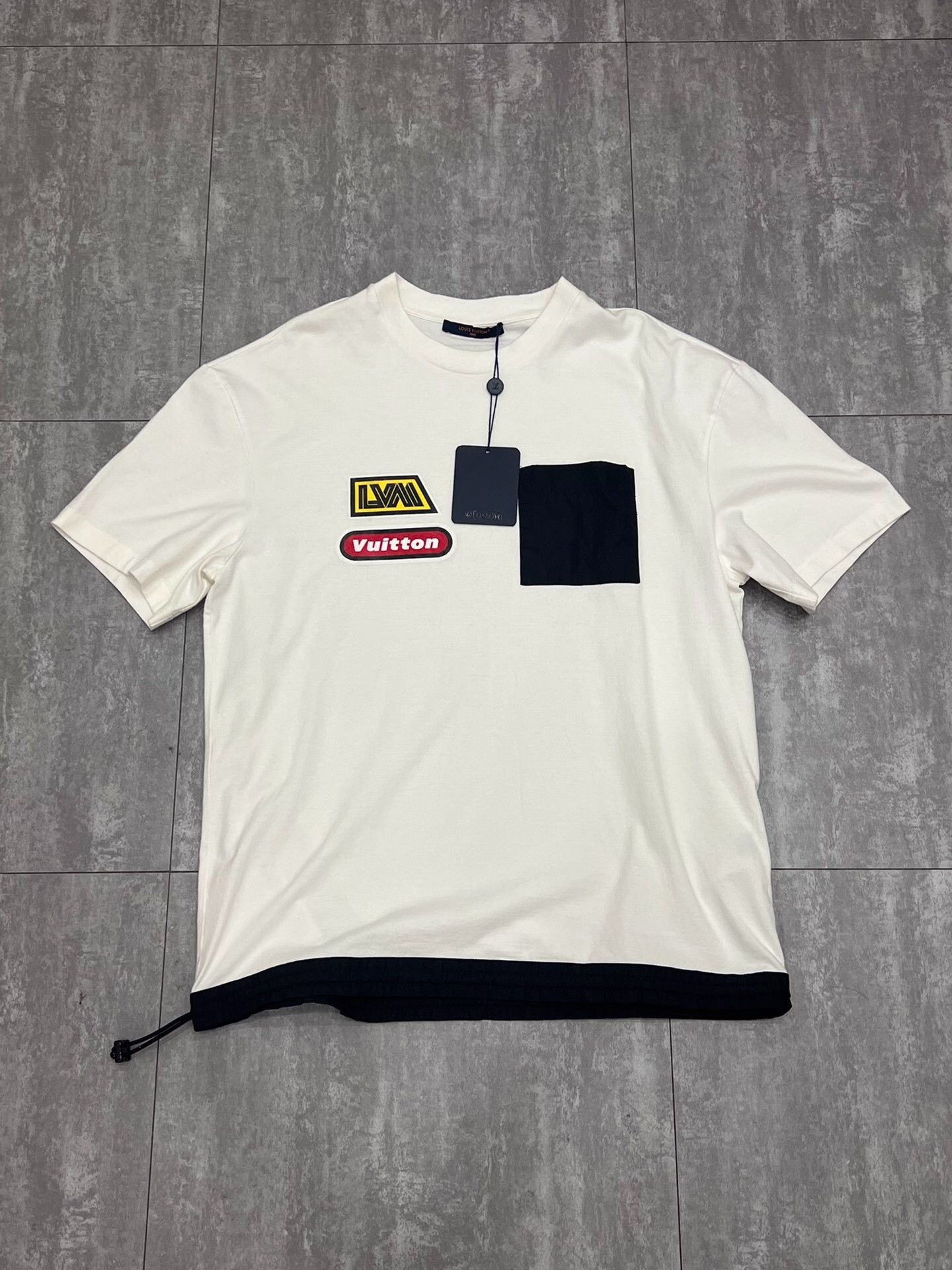 Louis Vuitton Louis Vuitton Graphic T-Shirt l Men Size US L / EU 52-54 / 3 - 1 Thumbnail
