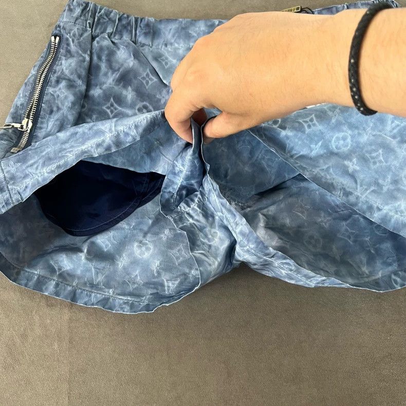 Louis Vuitton Louis Vuitton Blue tie-dye full print shorts Size US 40 / EU 56 - 5 Thumbnail