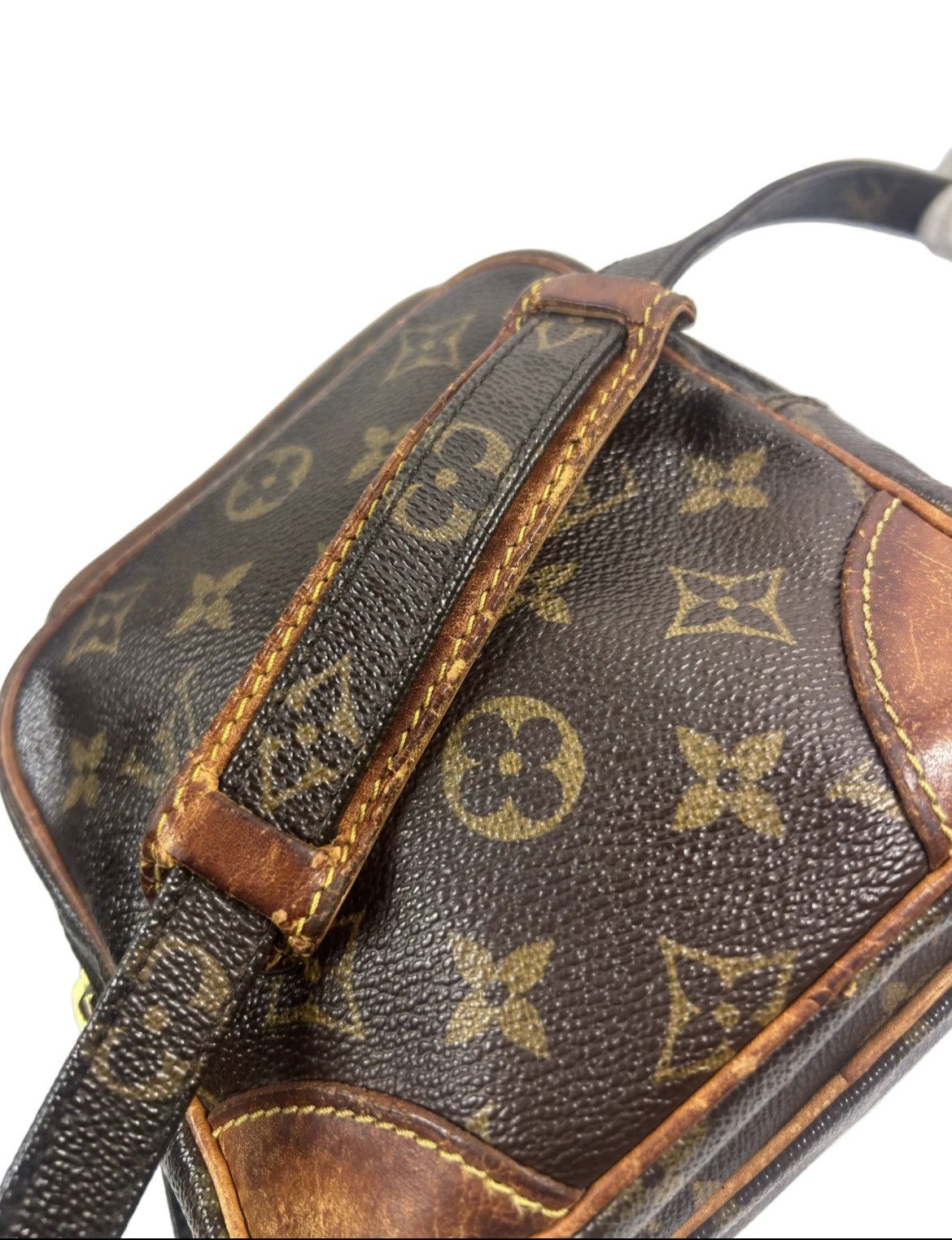Louis Vuitton Louis Vuitton Monogram Crossbody Bag Size ONE SIZE - 4 Thumbnail