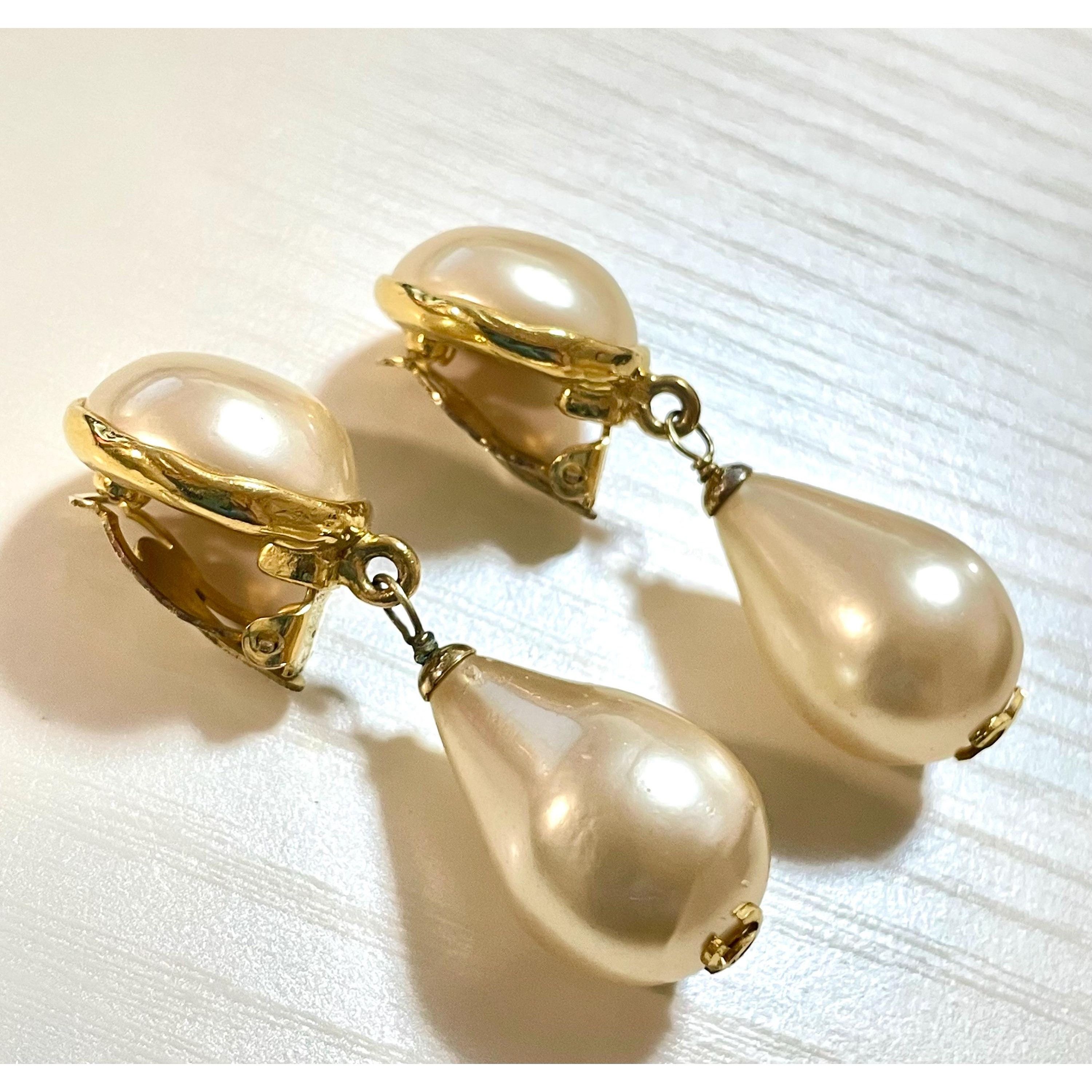 Chanel Vintage CHANEL teardrop white faux pearl earrings with cc Size ONE SIZE - 5 Thumbnail