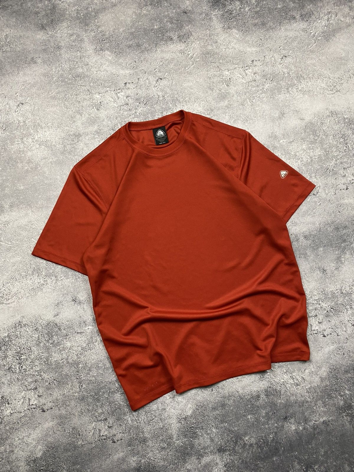 Nike ACG Vintage Nike ACG Red T-Shirt Rare Y2K Tee Size US M / EU 48-50 / 2 - 3 Thumbnail