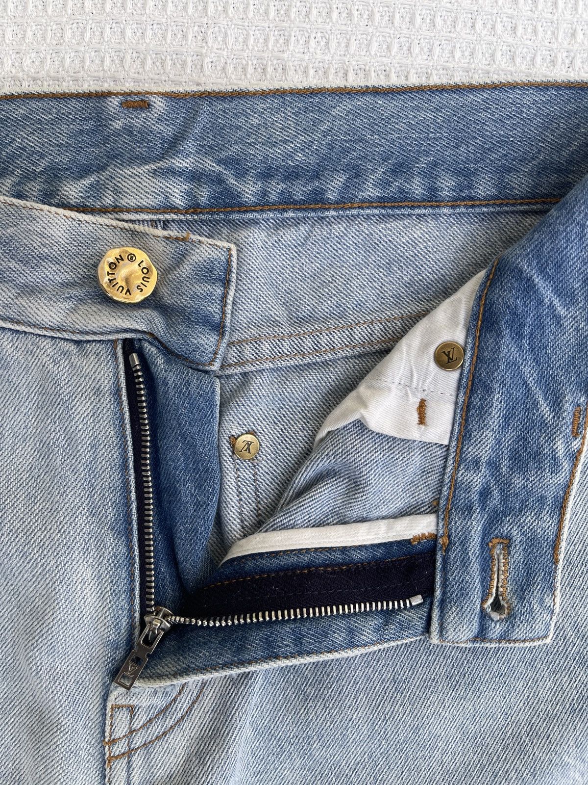 Louis Vuitton Last Drop🔥Rare🔥LOUIS VUITTON Paris Light Blue Jeans Size US 31 - 11 Thumbnail