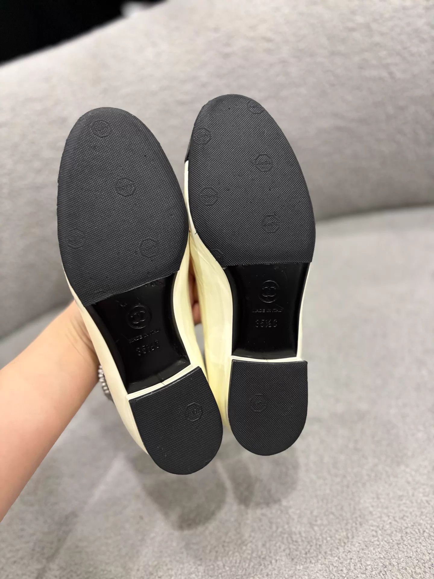 Chanel CHANEL panda colorblock patent ballet flats 98new 35.5 Size US 5 / IT 35 - 3 Thumbnail