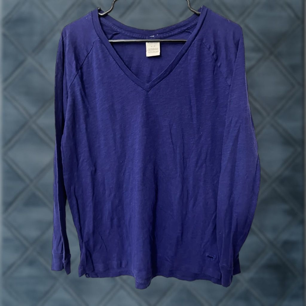 Victoria's Secret Victoria's Secret PINK T-Shirt Women's V-Neck Long Sleeve Blue Small EUC Basic Shirt Size S / US 4 / IT 40 - 1 Thumbnail