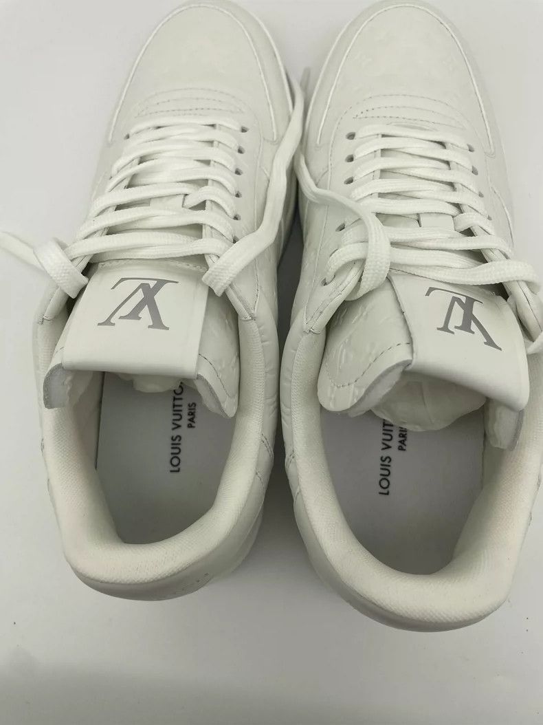 Louis Vuitton Louis Vuitton Embossed printed low-top casual shoes Size US 7 / EU 40 - 3 Thumbnail