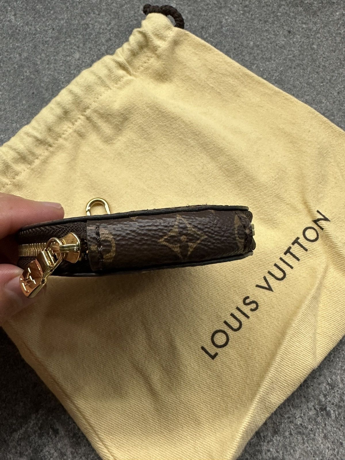 Louis Vuitton Louis Vuitton Multi Pochette Monogram Rare Round Coin Purse Size ONE SIZE - 11 Thumbnail