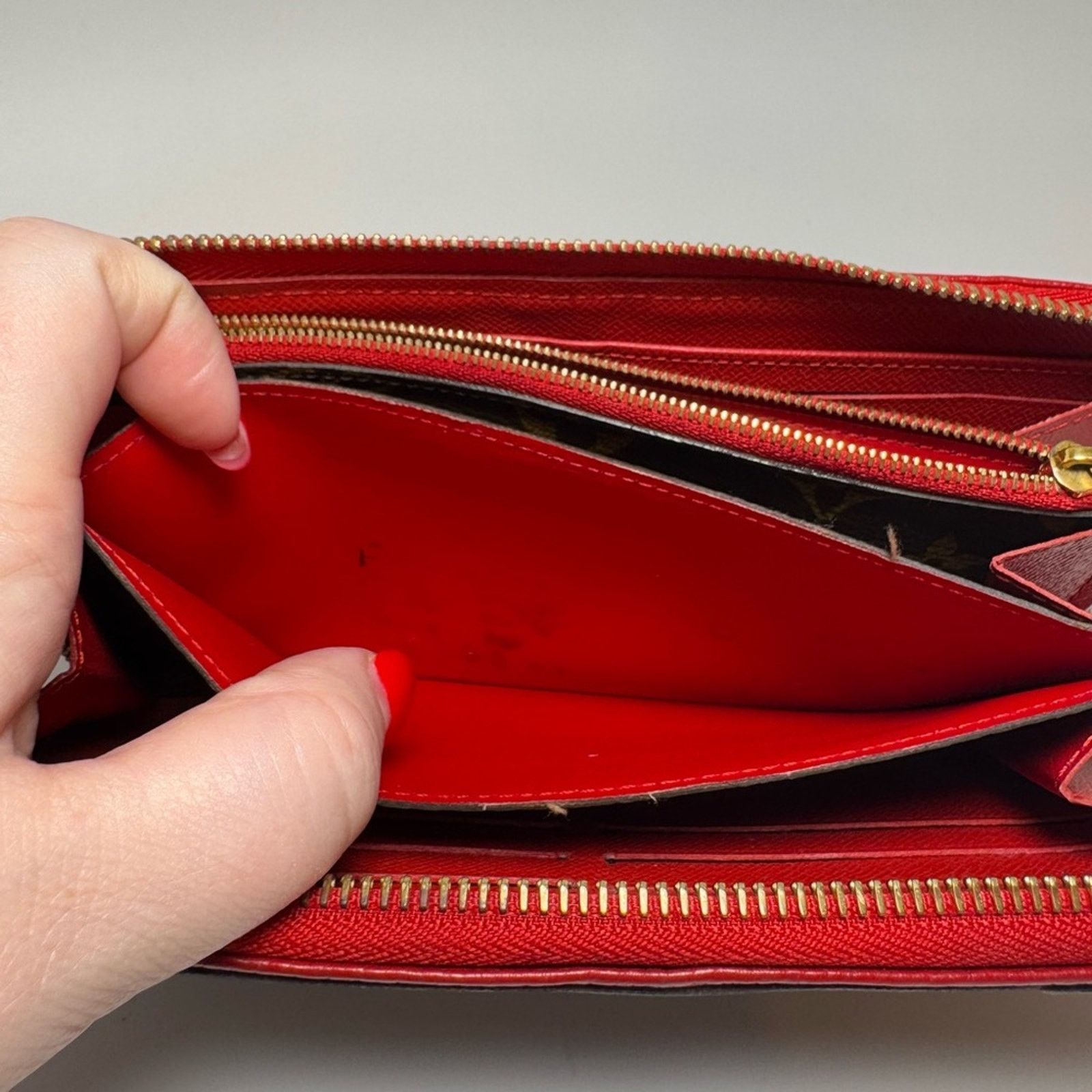 Louis Vuitton Louis Vuitton Retiro Zippy Wallet in Cerise Red Monogram Size ONE SIZE - 9 Thumbnail