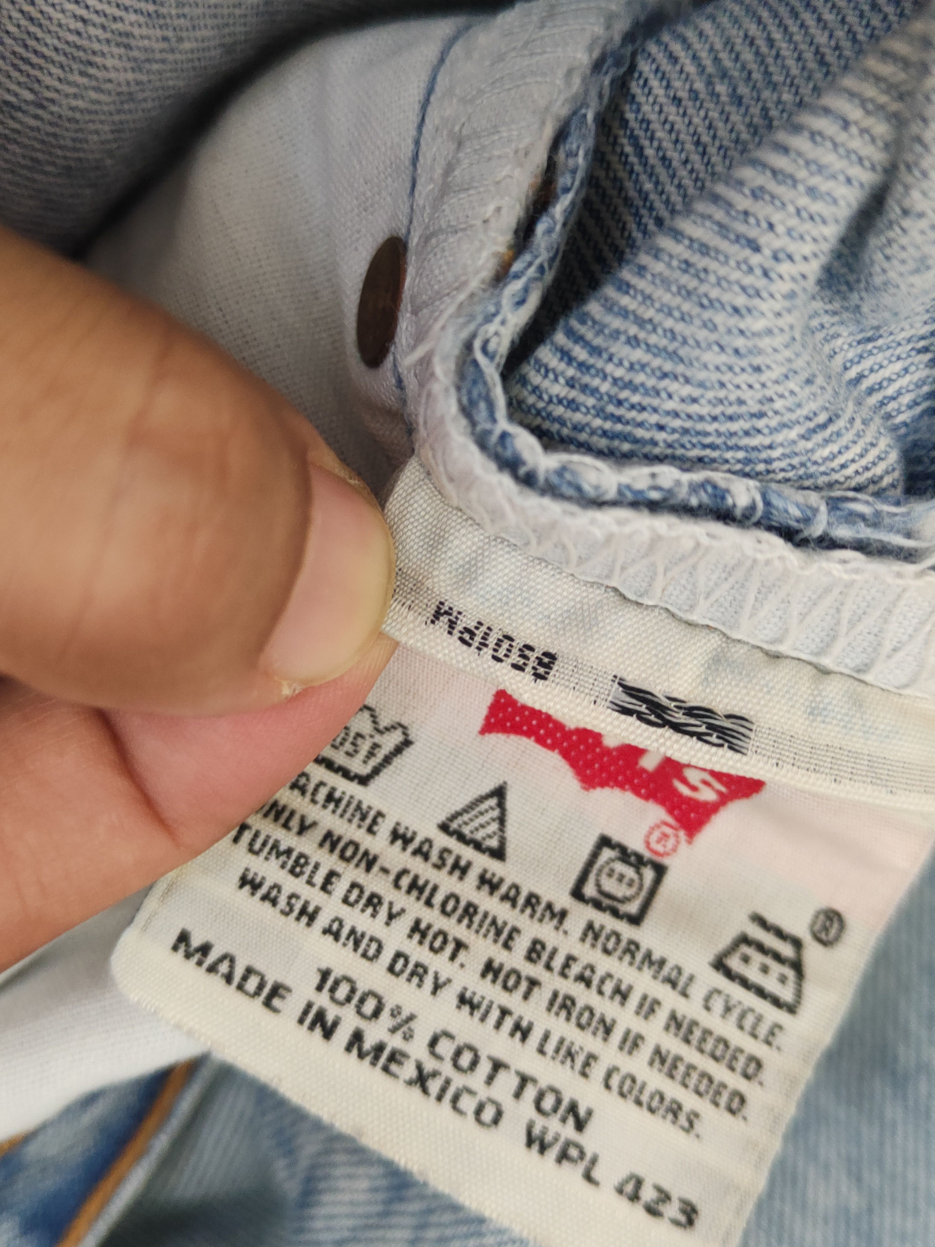 Levi's 501 Levi's Light Blue Distressed Ripped denim Jeans #W1724 Size US 33 - 16 Thumbnail